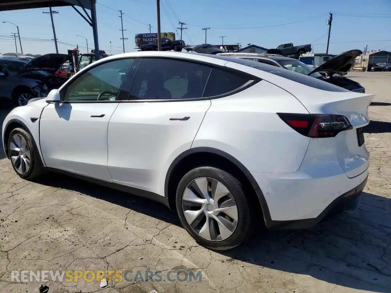 2 fotografías del automóvil dañado 5YJYGDEE9MF296928 TESLA MODEL Y 2021