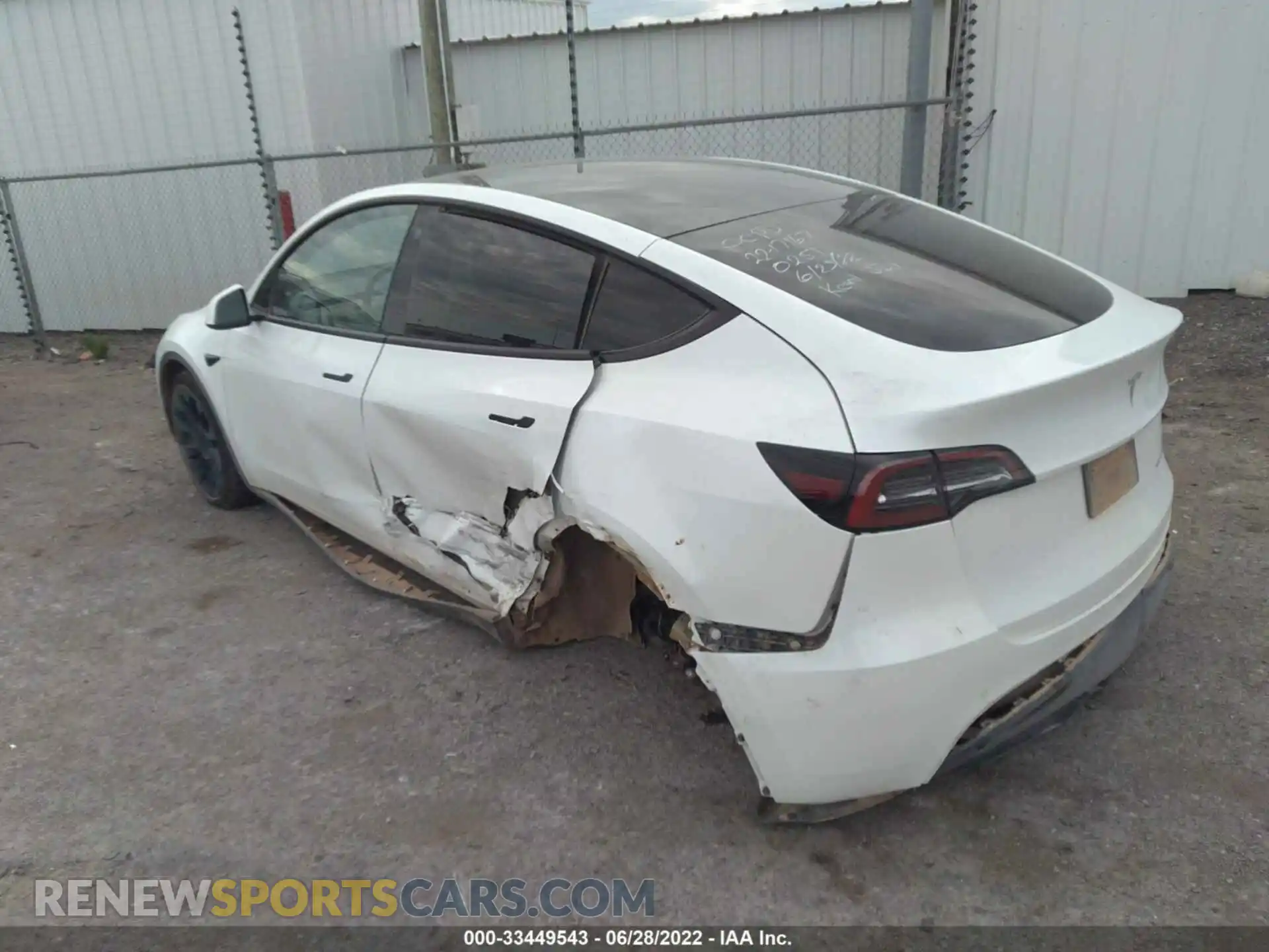 3 Photograph of a damaged car 5YJYGDEE9MF300251 TESLA MODEL Y 2021