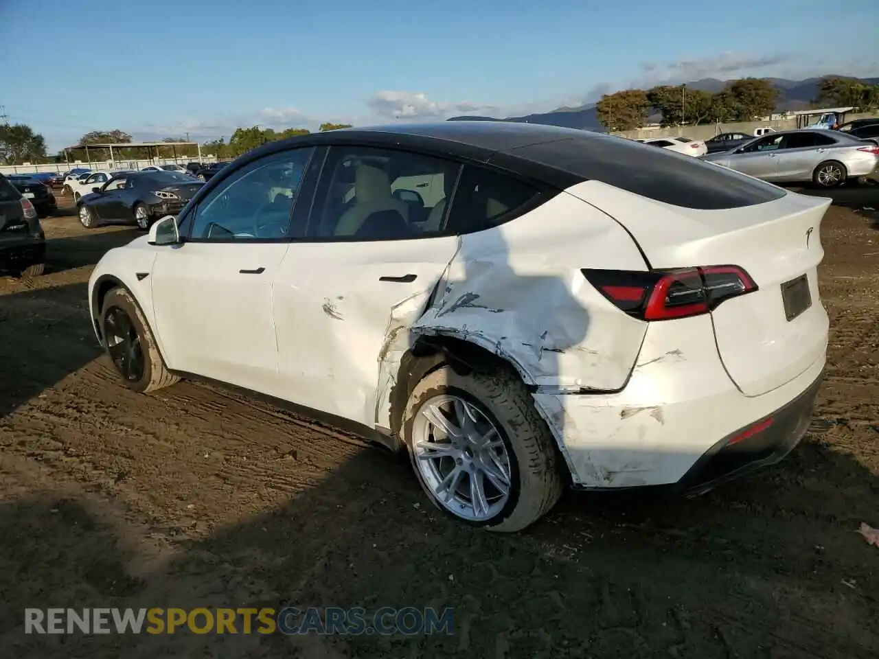 2 Photograph of a damaged car 5YJYGDEE9MF300928 TESLA MODEL Y 2021