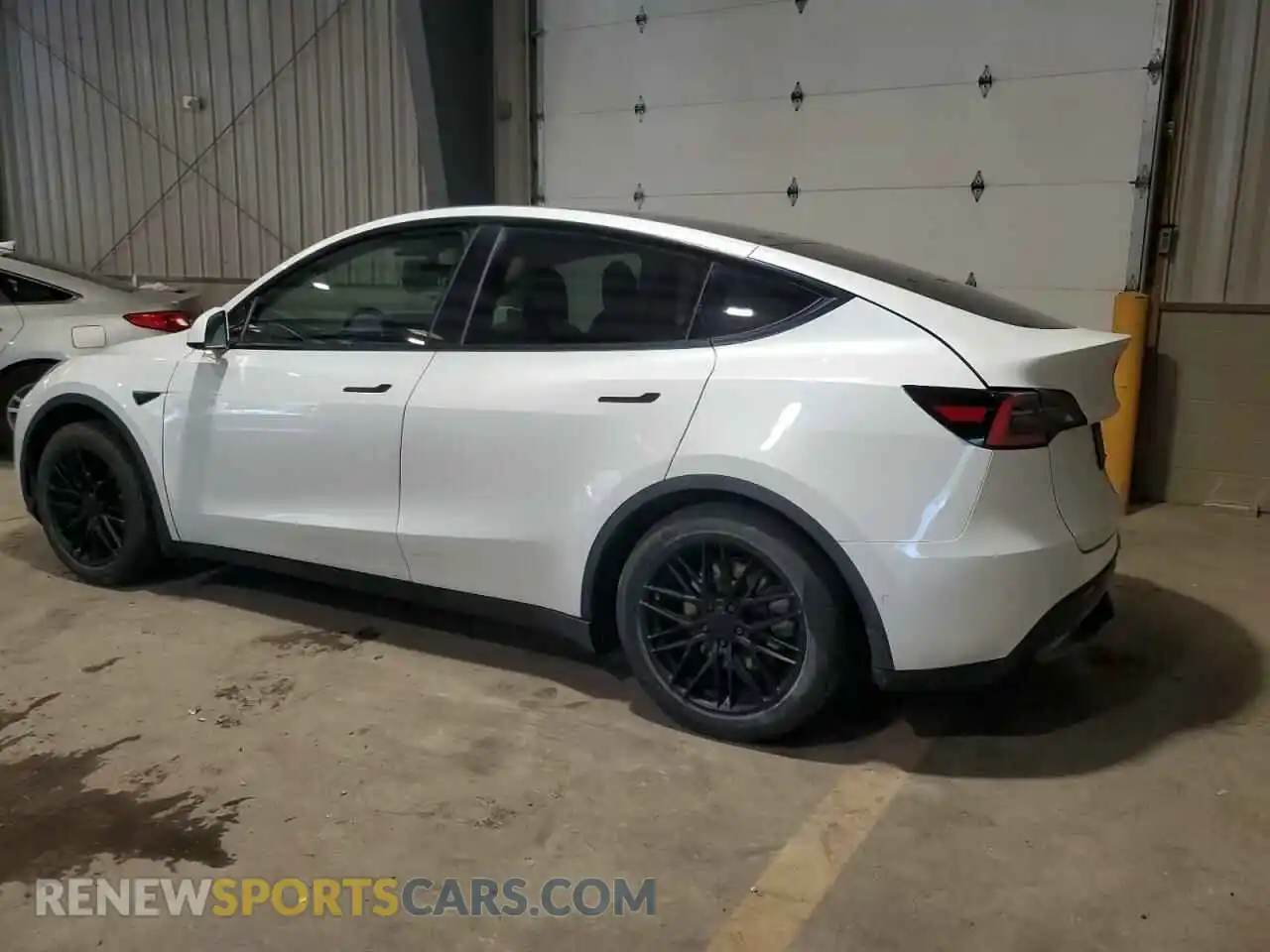 2 Photograph of a damaged car 5YJYGDEEXMF066413 TESLA MODEL Y 2021