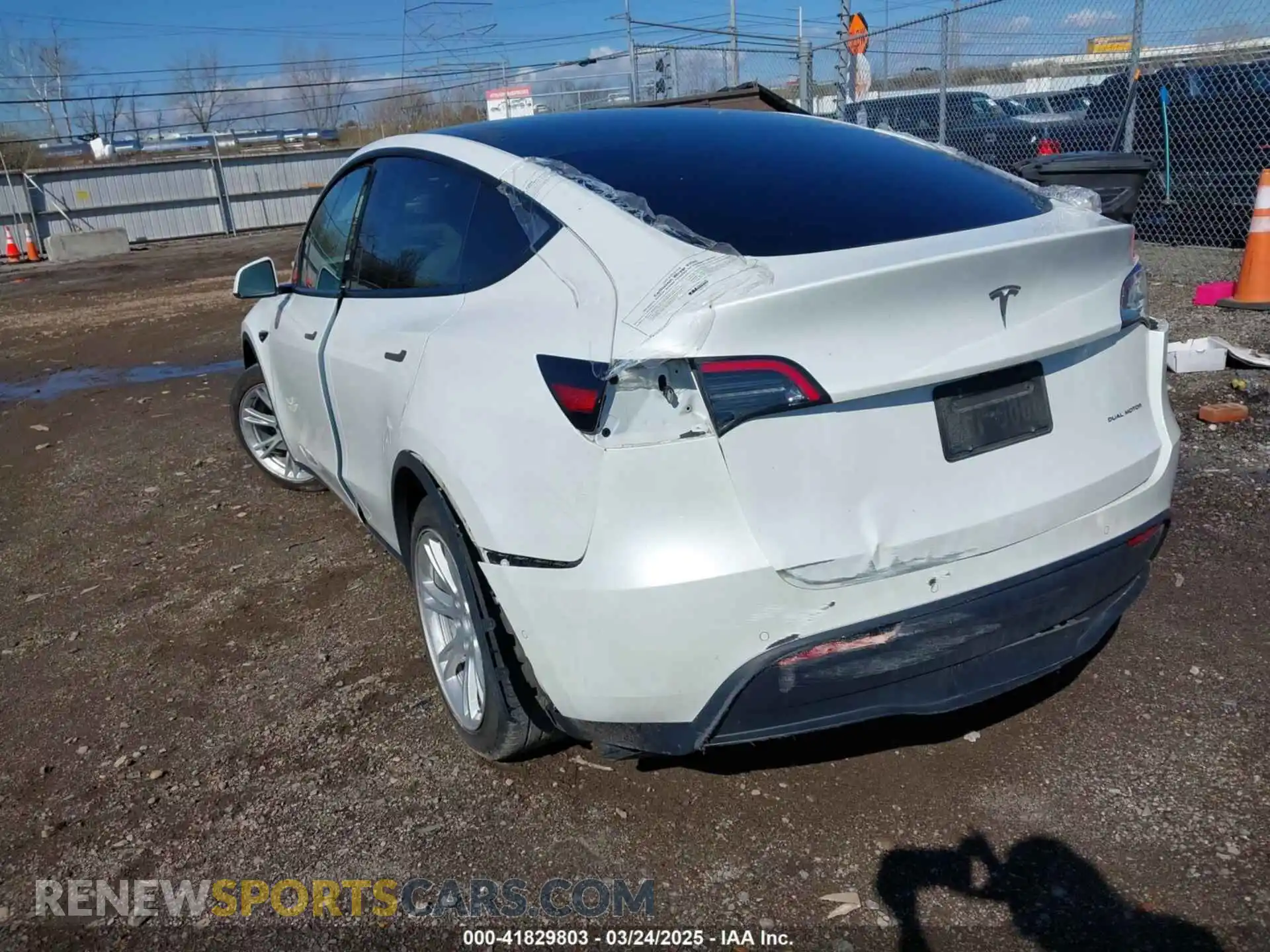 3 fotografías del automóvil dañado 5YJYGDEEXMF085530 TESLA MODEL Y 2021