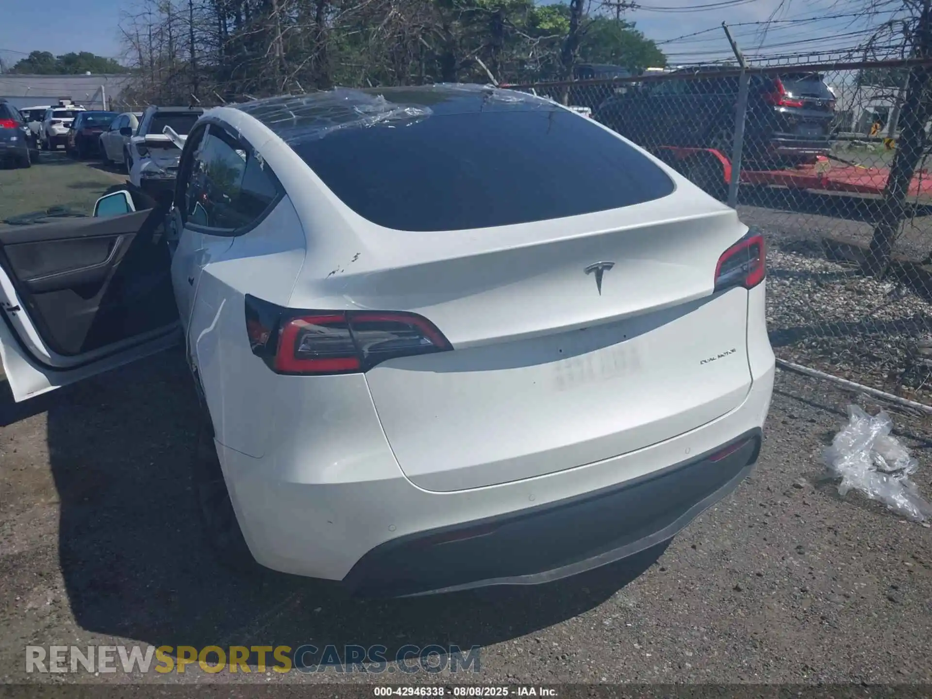 3 Photograph of a damaged car 5YJYGDEEXMF108157 TESLA MODEL Y 2021