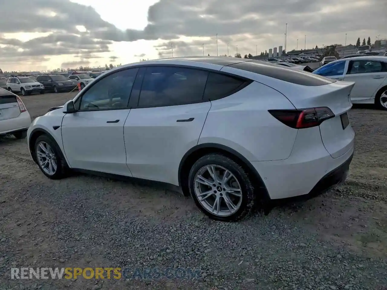 2 Photograph of a damaged car 5YJYGDEEXMF122317 TESLA MODEL Y 2021