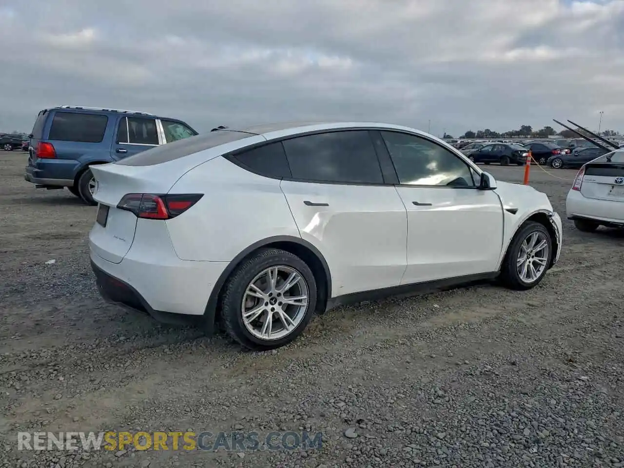 3 Photograph of a damaged car 5YJYGDEEXMF122317 TESLA MODEL Y 2021