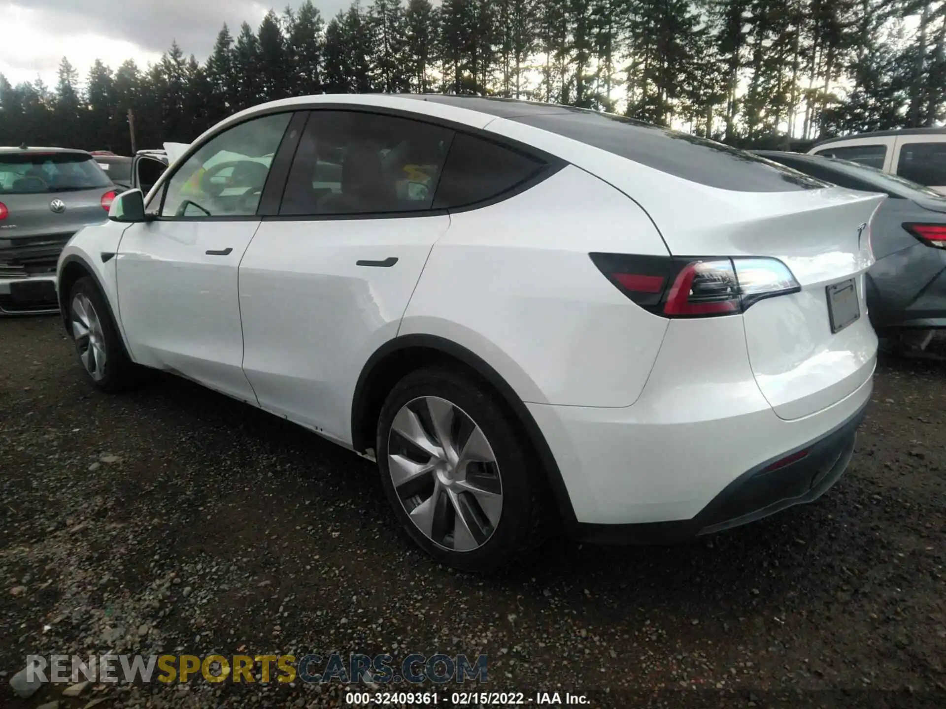 3 Photograph of a damaged car 5YJYGDEEXMF145483 TESLA MODEL Y 2021