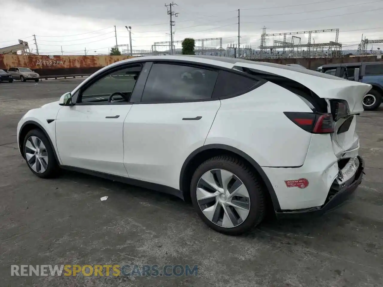 2 Photograph of a damaged car 5YJYGDEEXMF151686 TESLA MODEL Y 2021