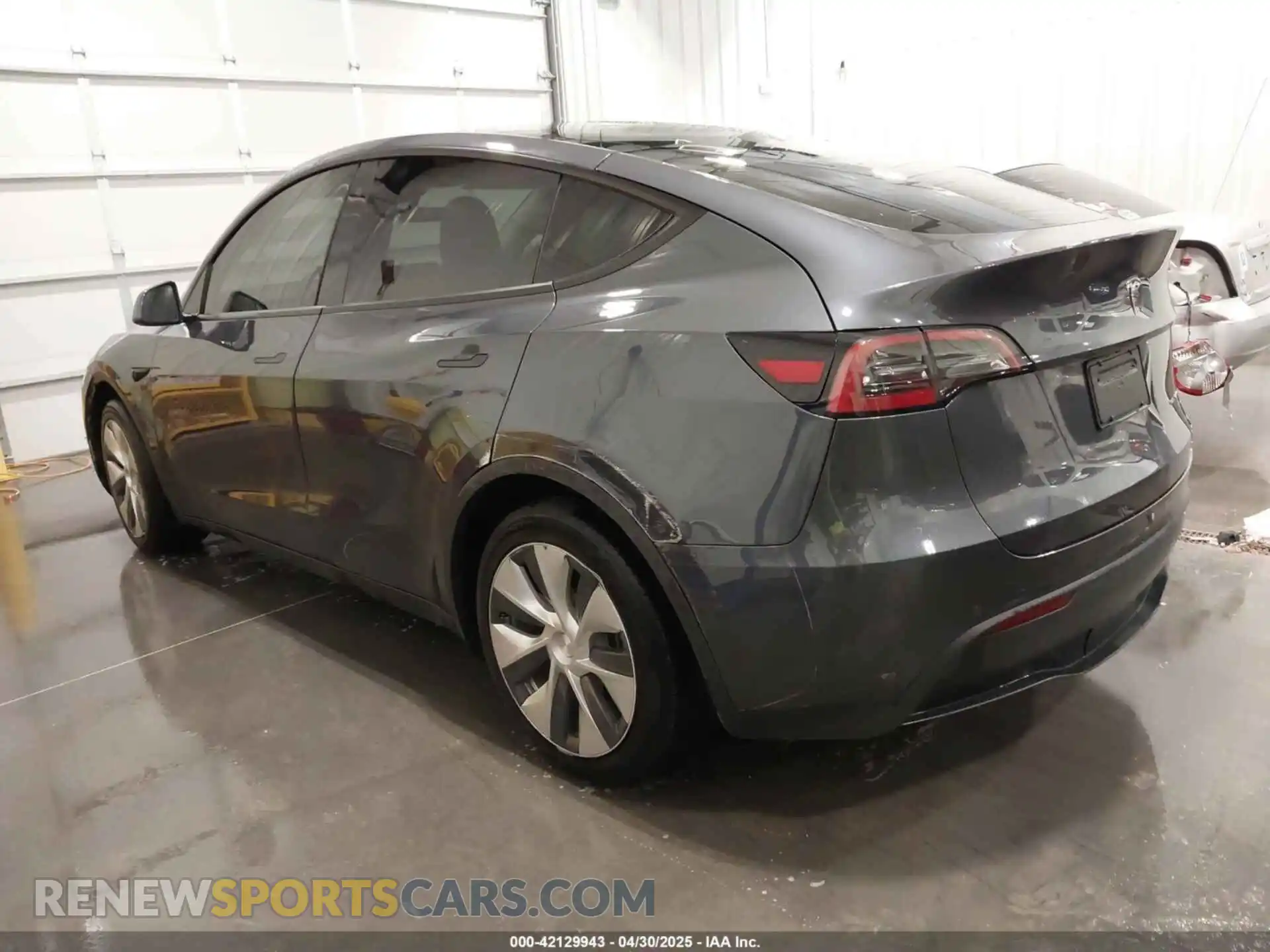 3 Photograph of a damaged car 5YJYGDEEXMF152093 TESLA MODEL Y 2021