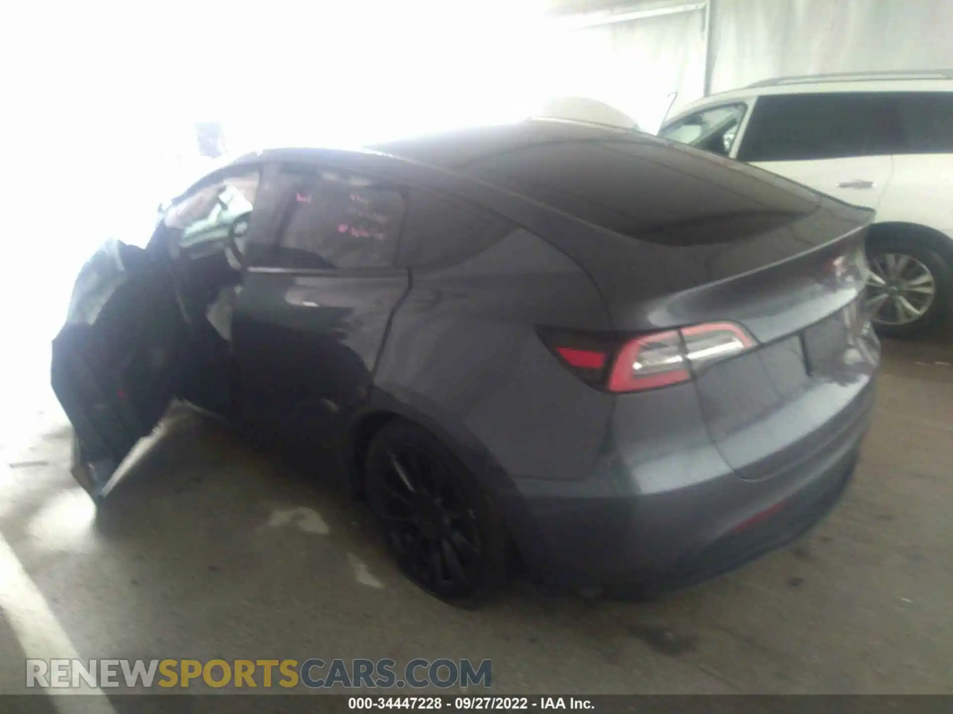 3 Photograph of a damaged car 5YJYGDEEXMF173767 TESLA MODEL Y 2021