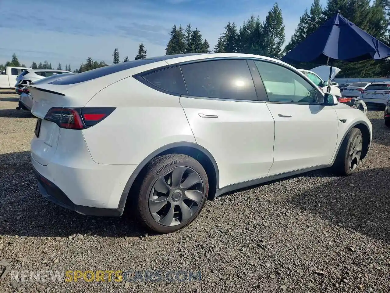 3 Photograph of a damaged car 5YJYGDEEXMF198281 TESLA MODEL Y 2021