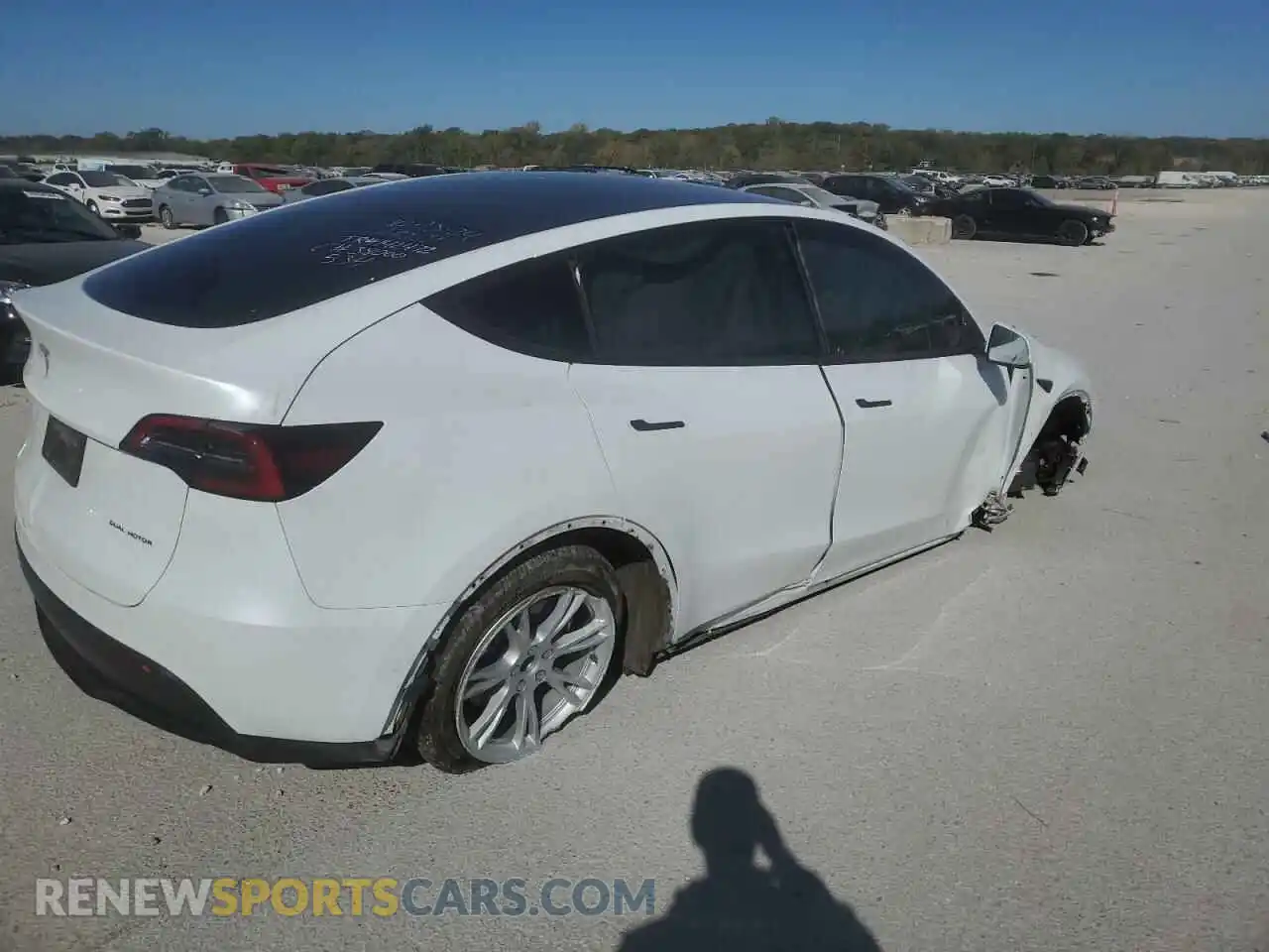 3 Photograph of a damaged car 5YJYGDEEXMF216911 TESLA MODEL Y 2021