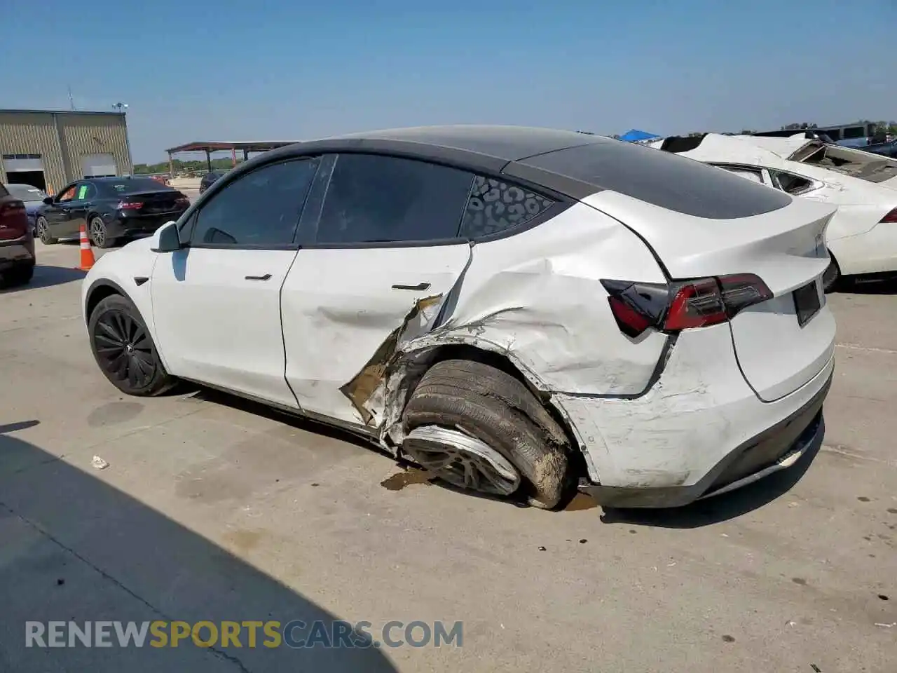 2 Photograph of a damaged car 5YJYGDEEXMF228606 TESLA MODEL Y 2021