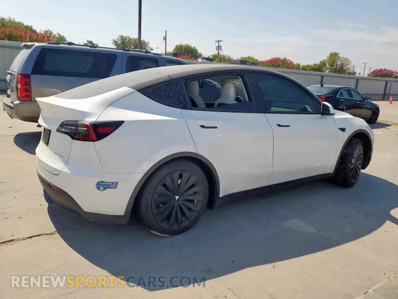 3 Photograph of a damaged car 5YJYGDEEXMF228606 TESLA MODEL Y 2021