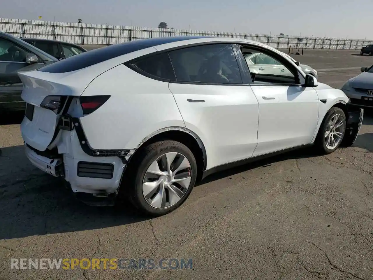 3 Photograph of a damaged car 5YJYGDEEXMF228881 TESLA MODEL Y 2021