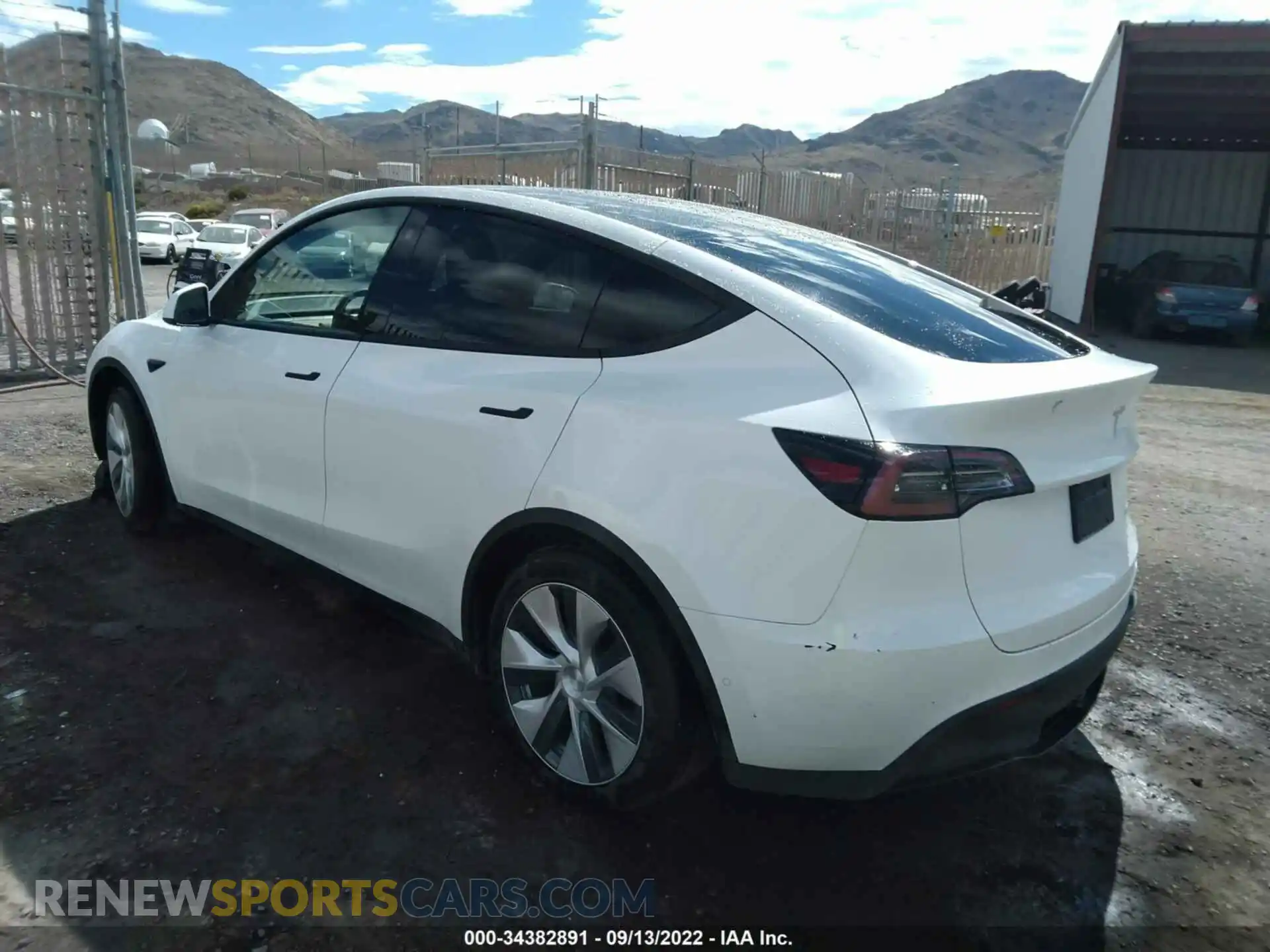 3 Photograph of a damaged car 5YJYGDEEXMF233126 TESLA MODEL Y 2021