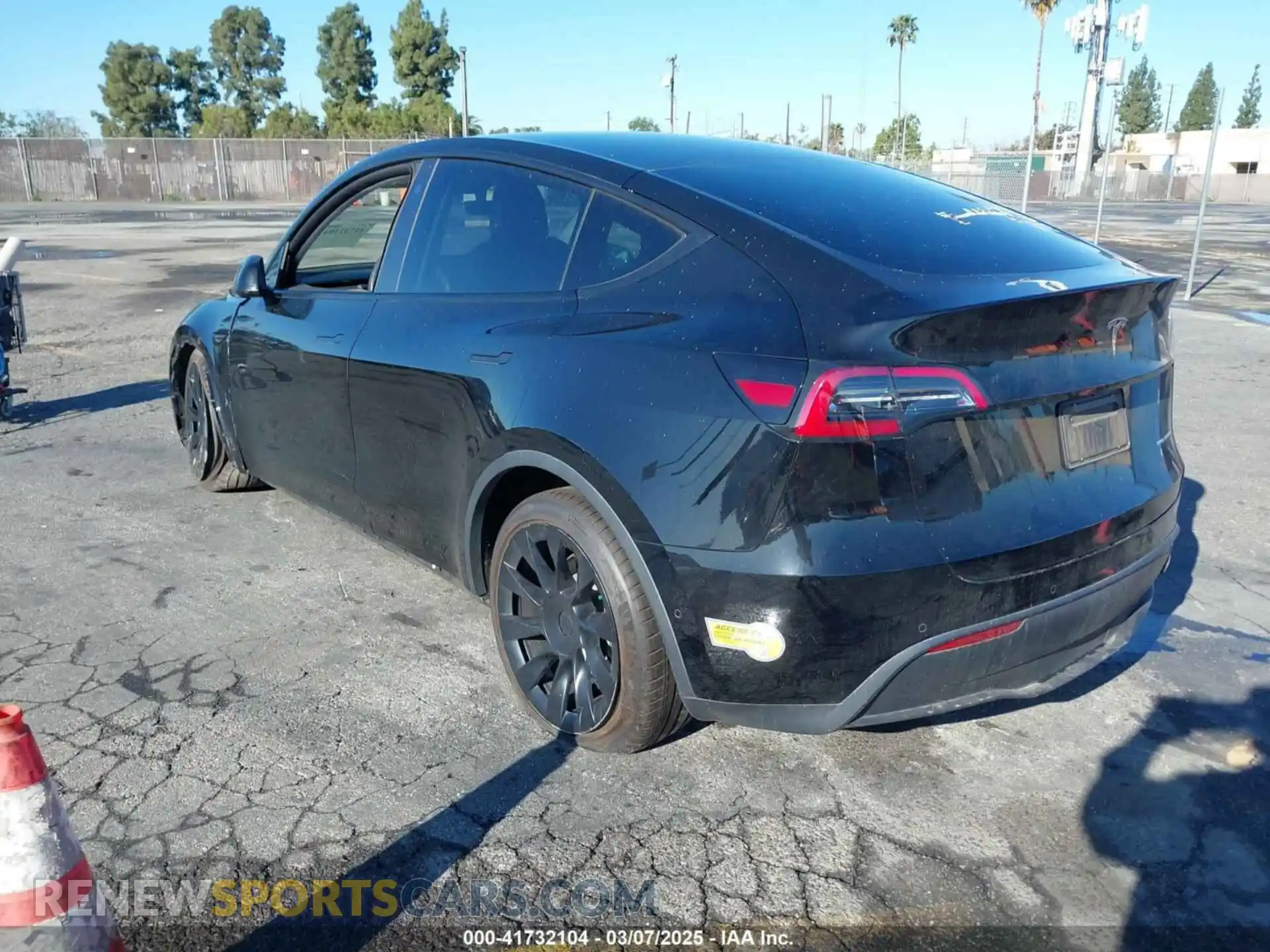 3 Photograph of a damaged car 5YJYGDEEXMF233997 TESLA MODEL Y 2021