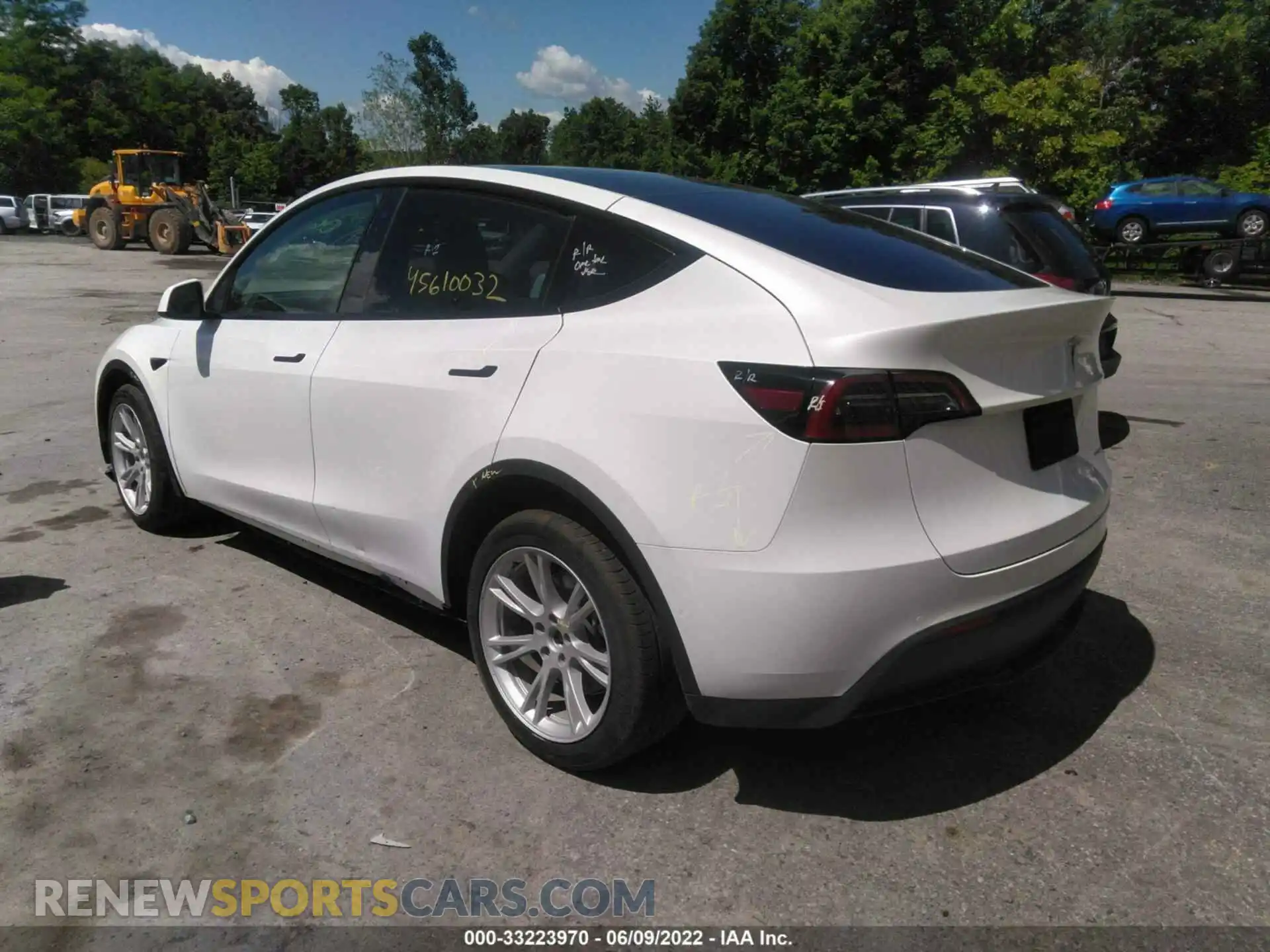 3 Photograph of a damaged car 5YJYGDEEXMF258429 TESLA MODEL Y 2021