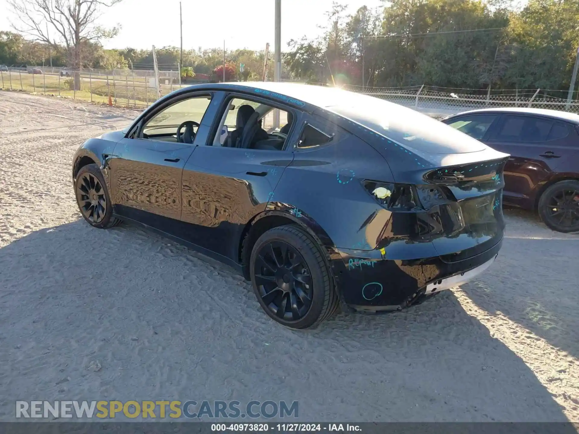 3 Photograph of a damaged car 5YJYGDEEXMF304552 TESLA MODEL Y 2021