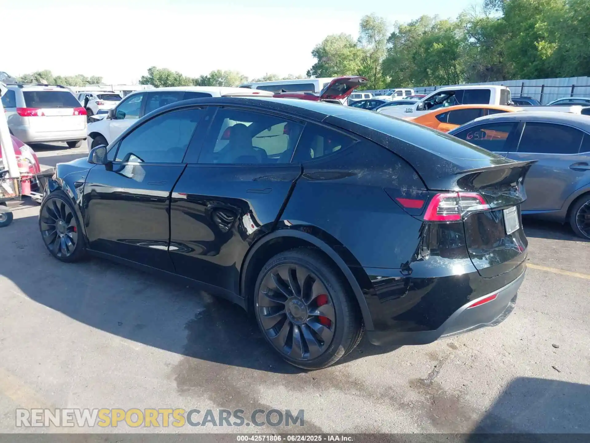 3 Photograph of a damaged car 5YJYGDEF0MF137224 TESLA MODEL Y 2021