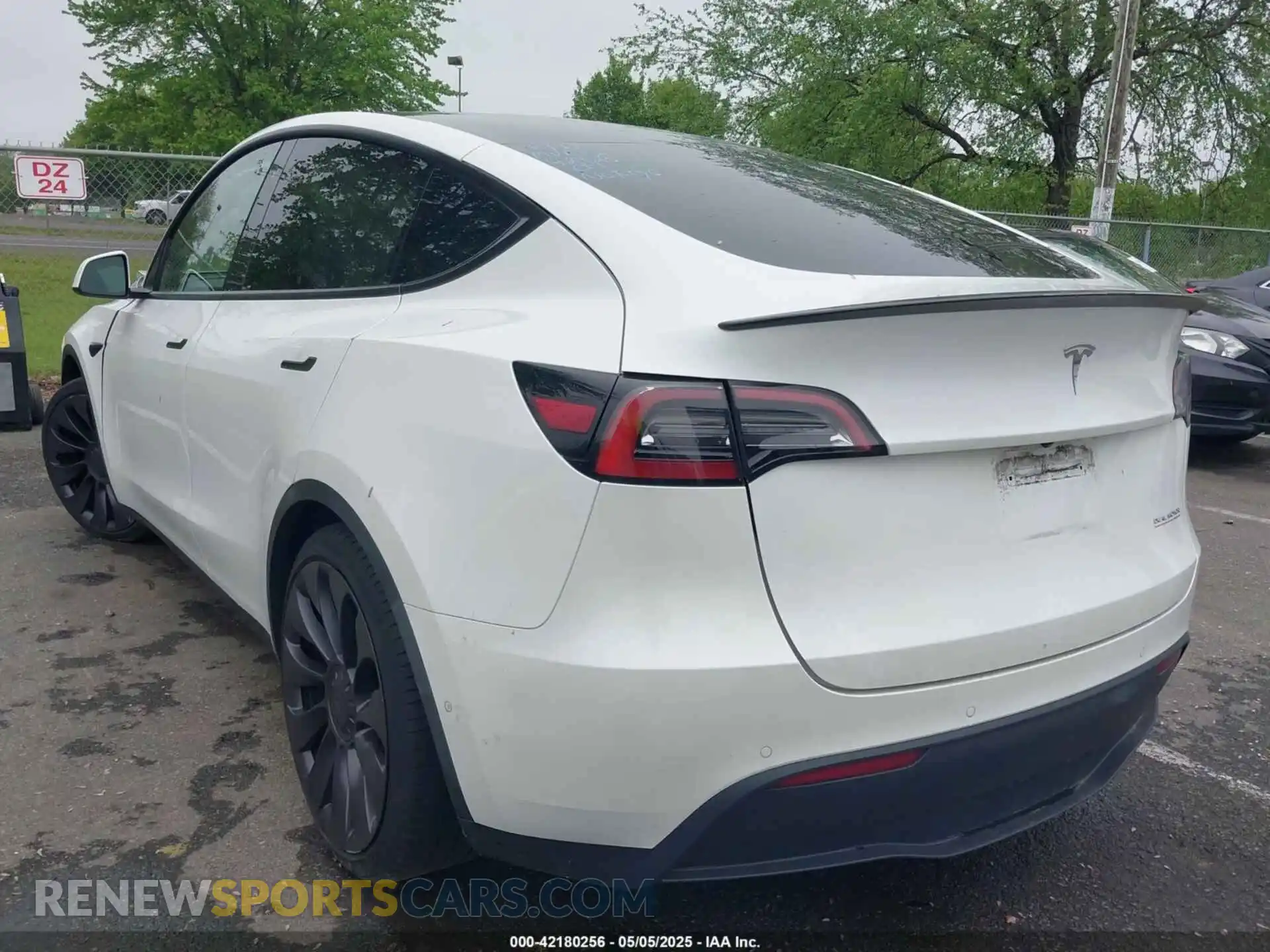 3 Photograph of a damaged car 5YJYGDEF1MF251359 TESLA MODEL Y 2021