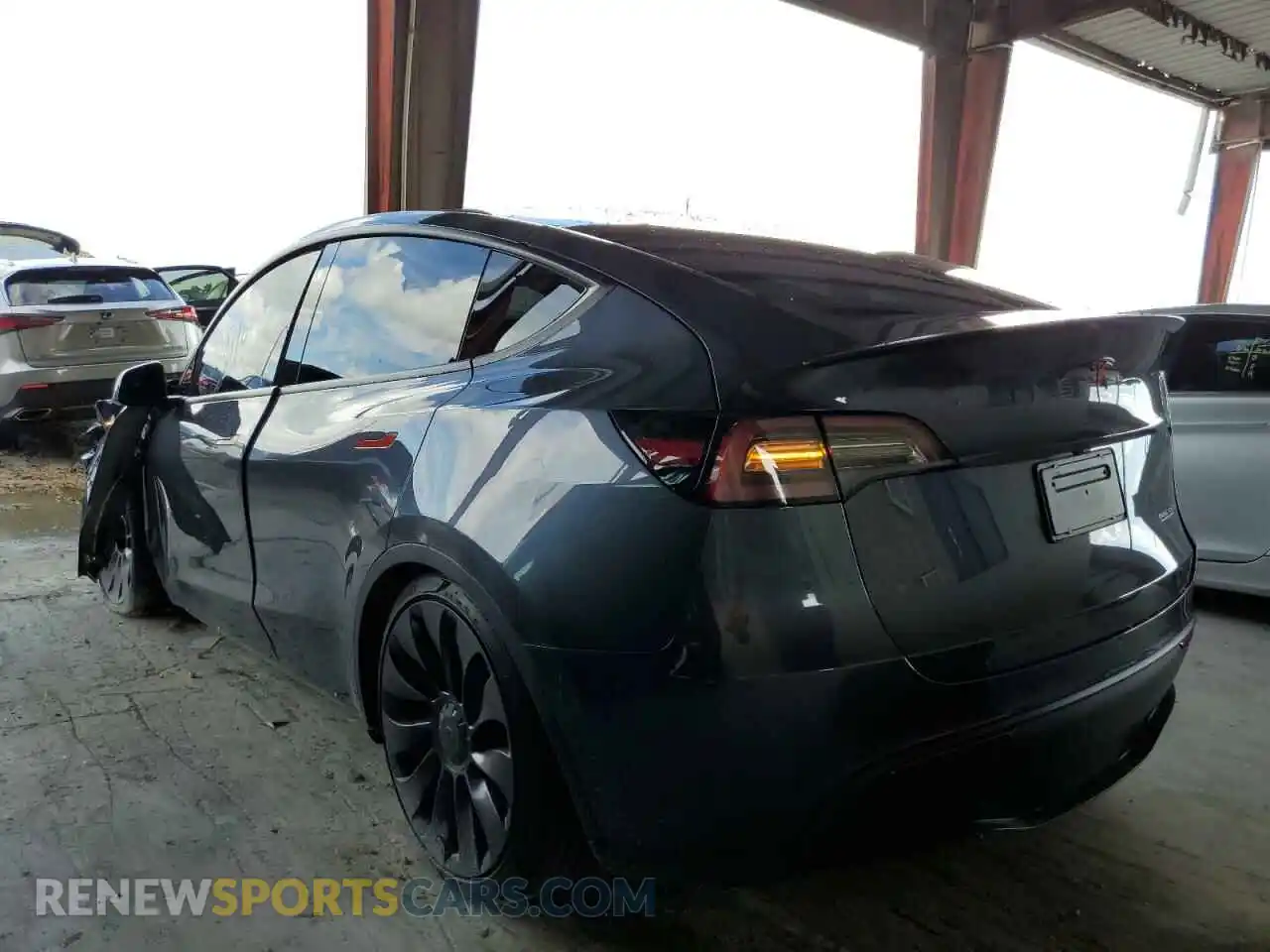 3 fotografías del automóvil dañado 5YJYGDEF2MF194637 TESLA MODEL Y 2021