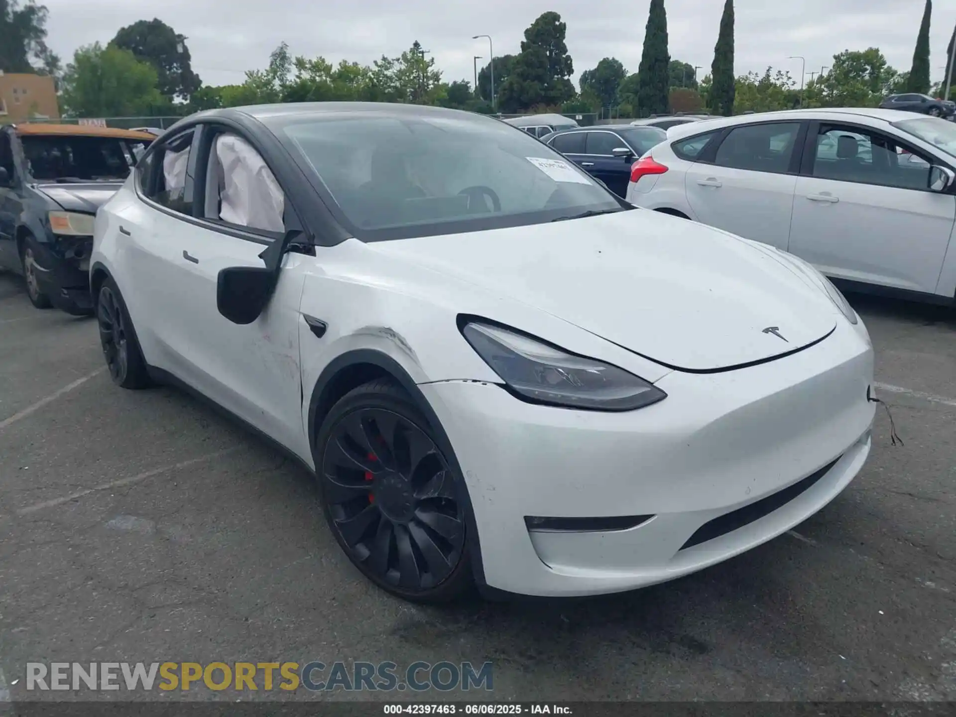 1 Photograph of a damaged car 5YJYGDEF2MF272740 TESLA MODEL Y 2021