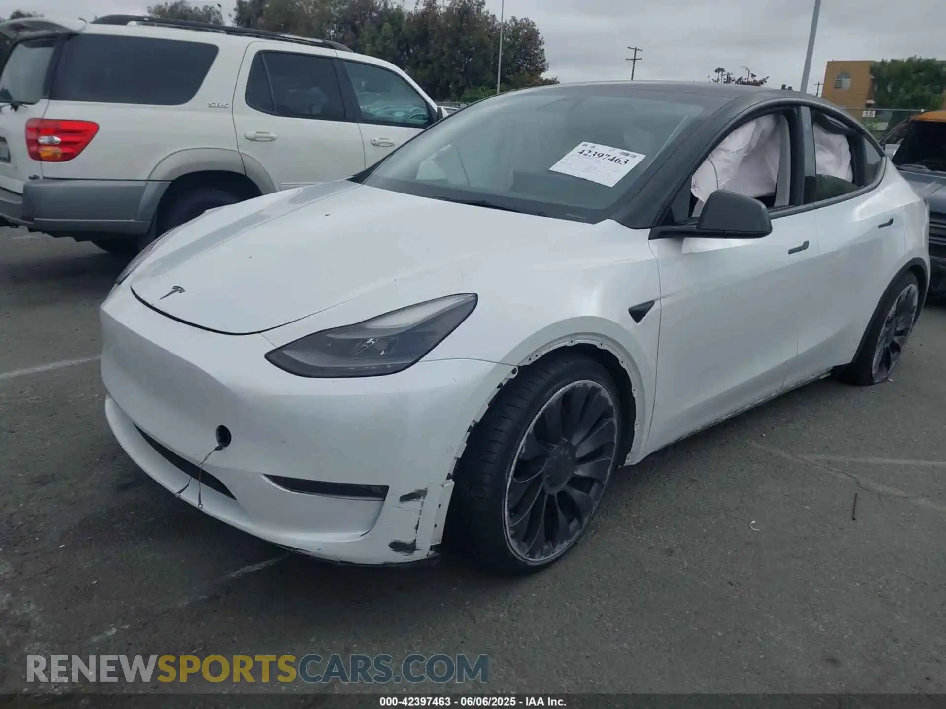 2 Photograph of a damaged car 5YJYGDEF2MF272740 TESLA MODEL Y 2021