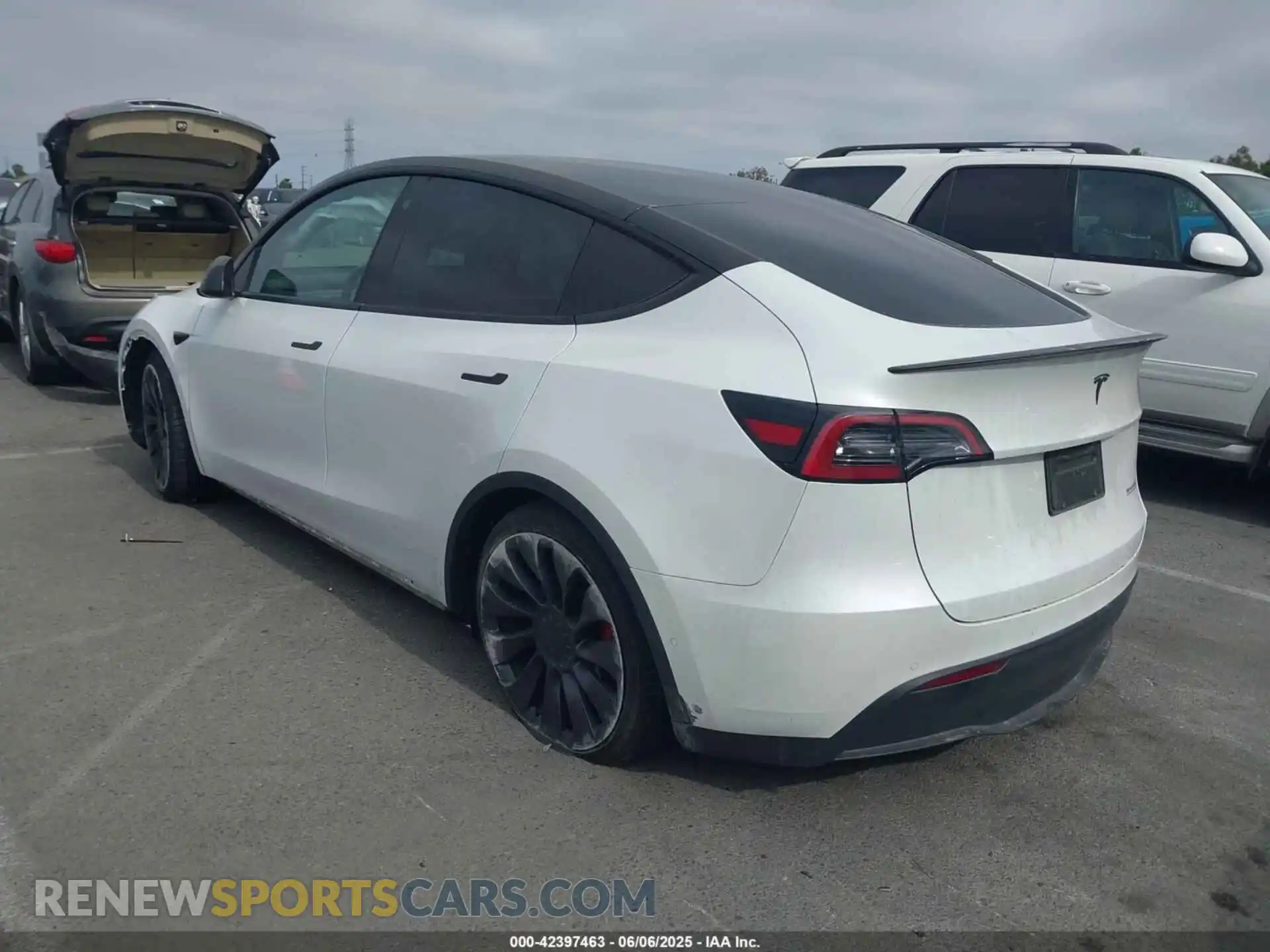 3 Photograph of a damaged car 5YJYGDEF2MF272740 TESLA MODEL Y 2021