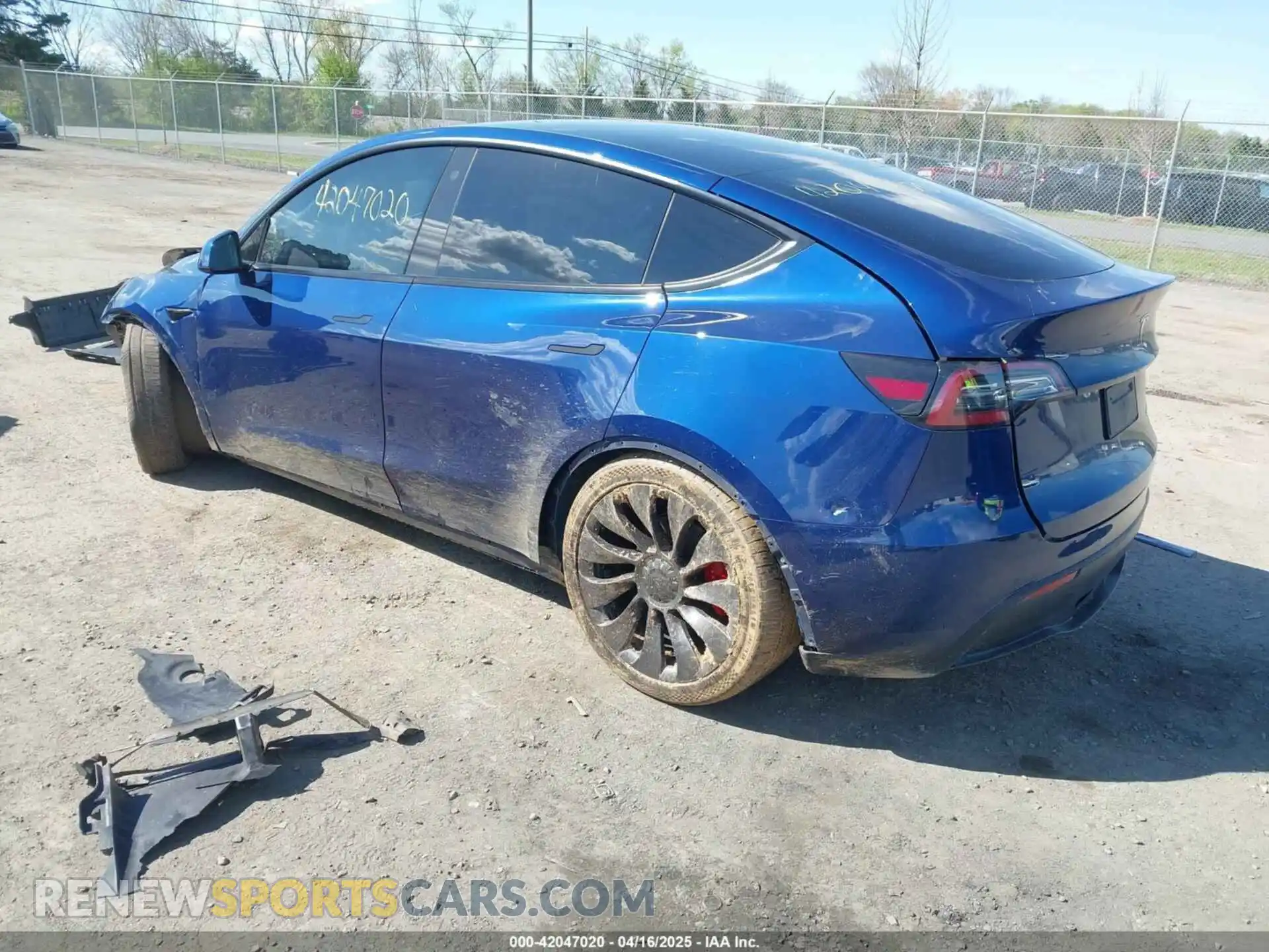 3 Photograph of a damaged car 5YJYGDEF4MF230487 TESLA MODEL Y 2021