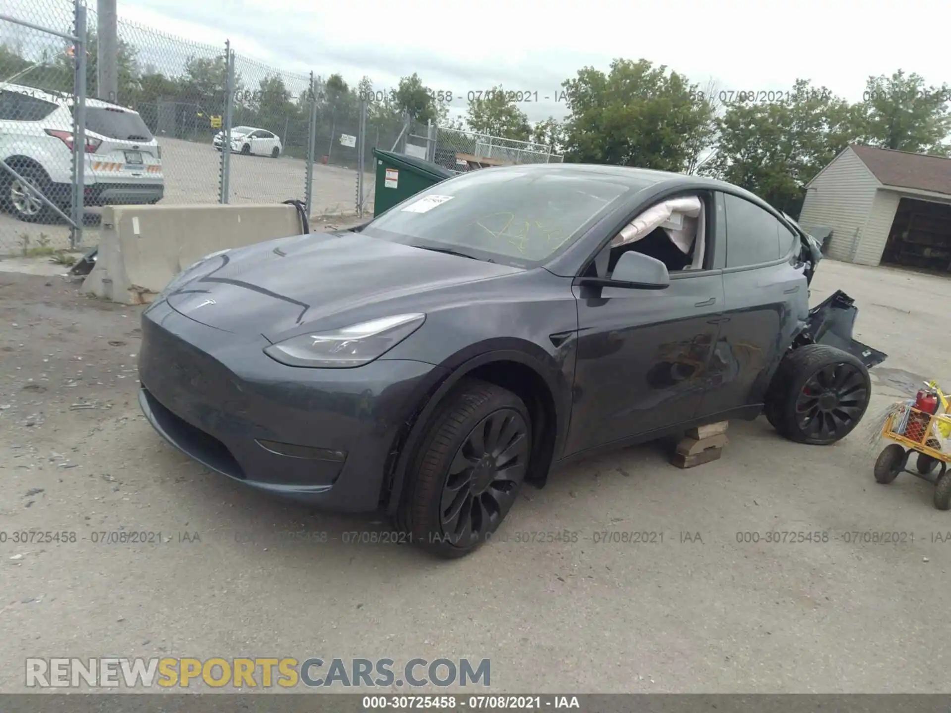 2 Photograph of a damaged car 5YJYGDEF6MF201556 TESLA MODEL Y 2021