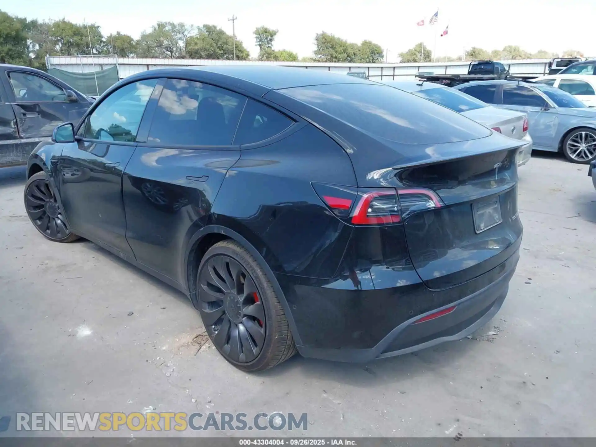 3 Photograph of a damaged car 5YJYGDEF7MF197324 TESLA MODEL Y 2021