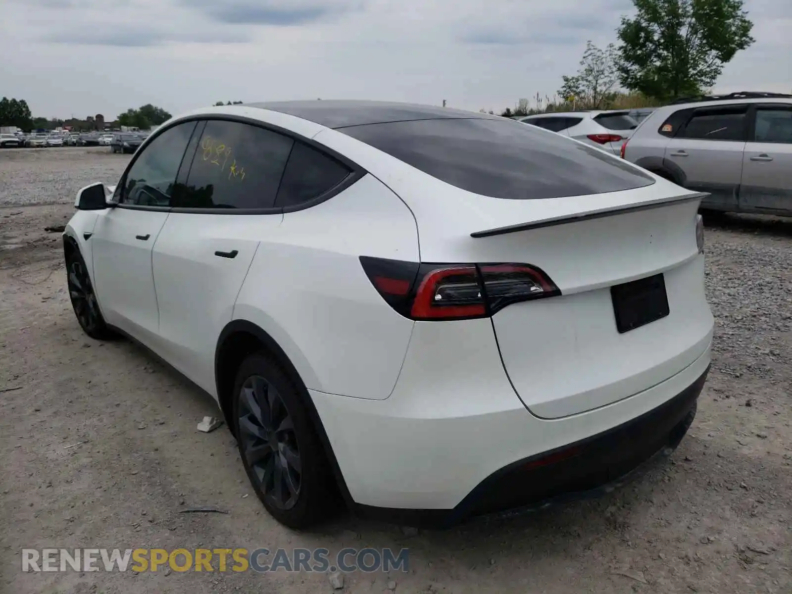 3 Photograph of a damaged car 5YJYGDEF8MF070260 TESLA MODEL Y 2021