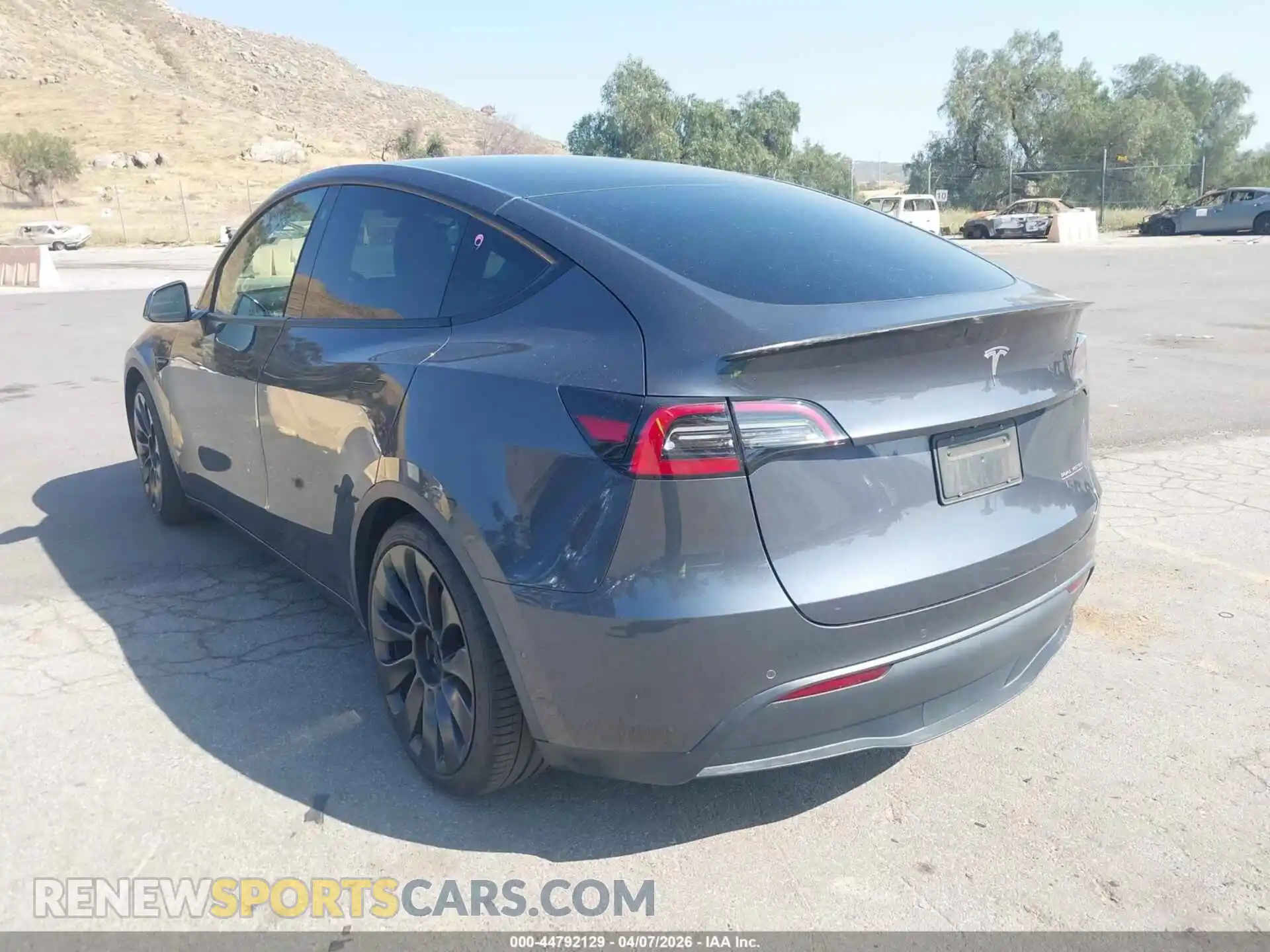 3 Photograph of a damaged car 5YJYGDEF9MF157939 TESLA MODEL Y 2021
