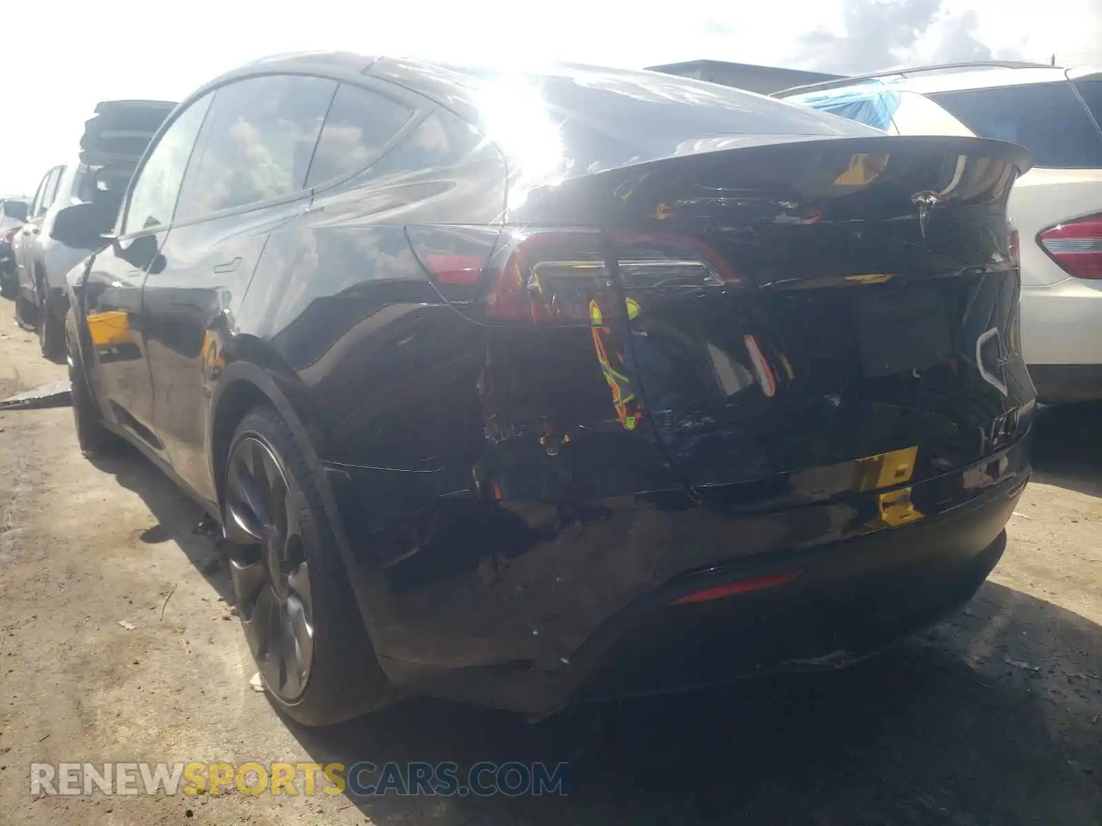 3 fotografías del automóvil dañado 5YJYGDEFXMF202189 TESLA MODEL Y 2021