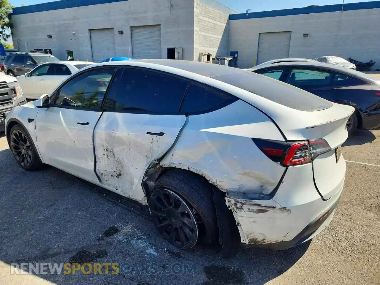 2 Photograph of a damaged car 7SAYGDED8RF008883 TESLA MODEL Y 2021