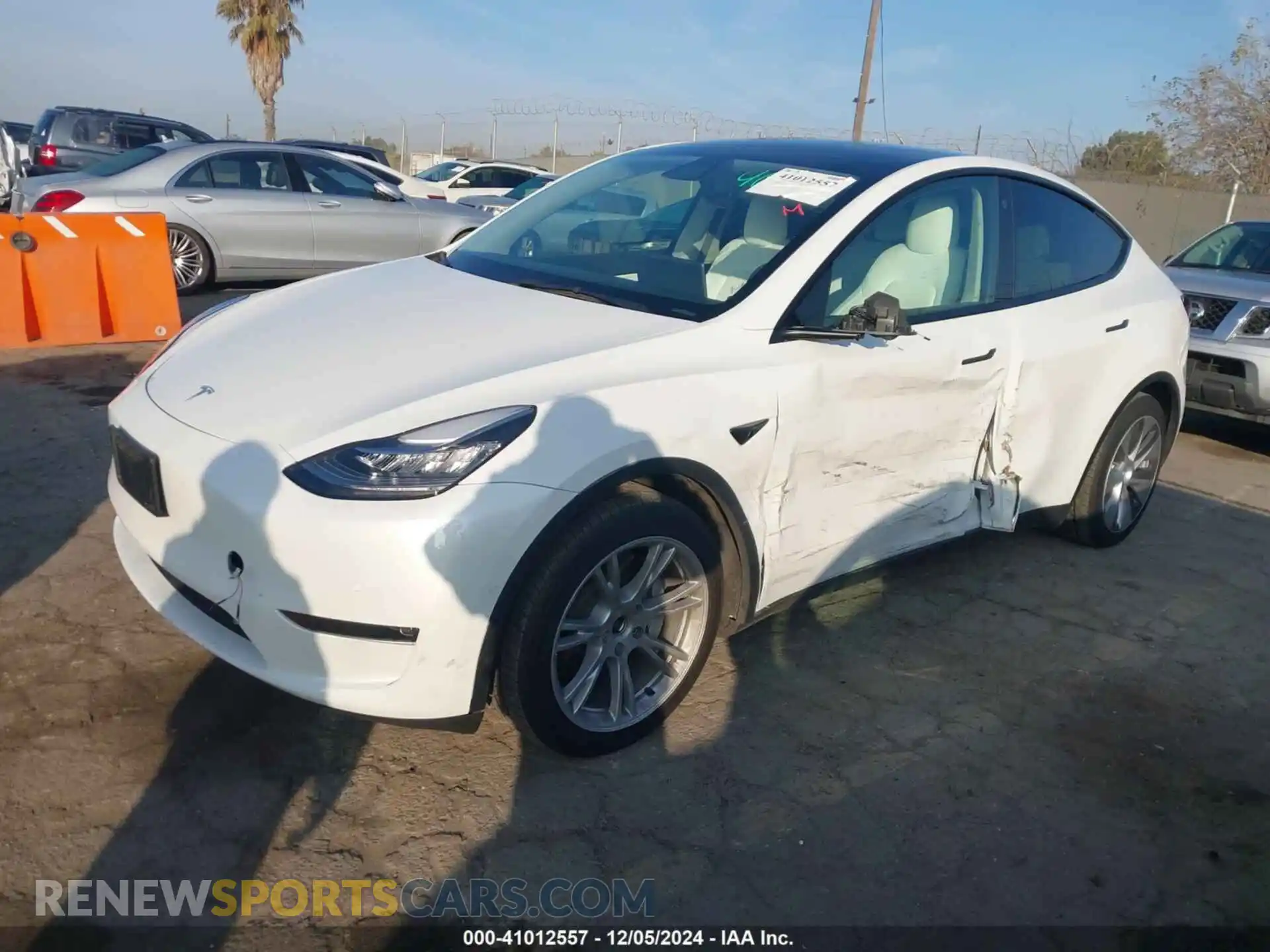 2 Photograph of a damaged car 7SAYGAEE0NF381840 TESLA MODEL Y 2022