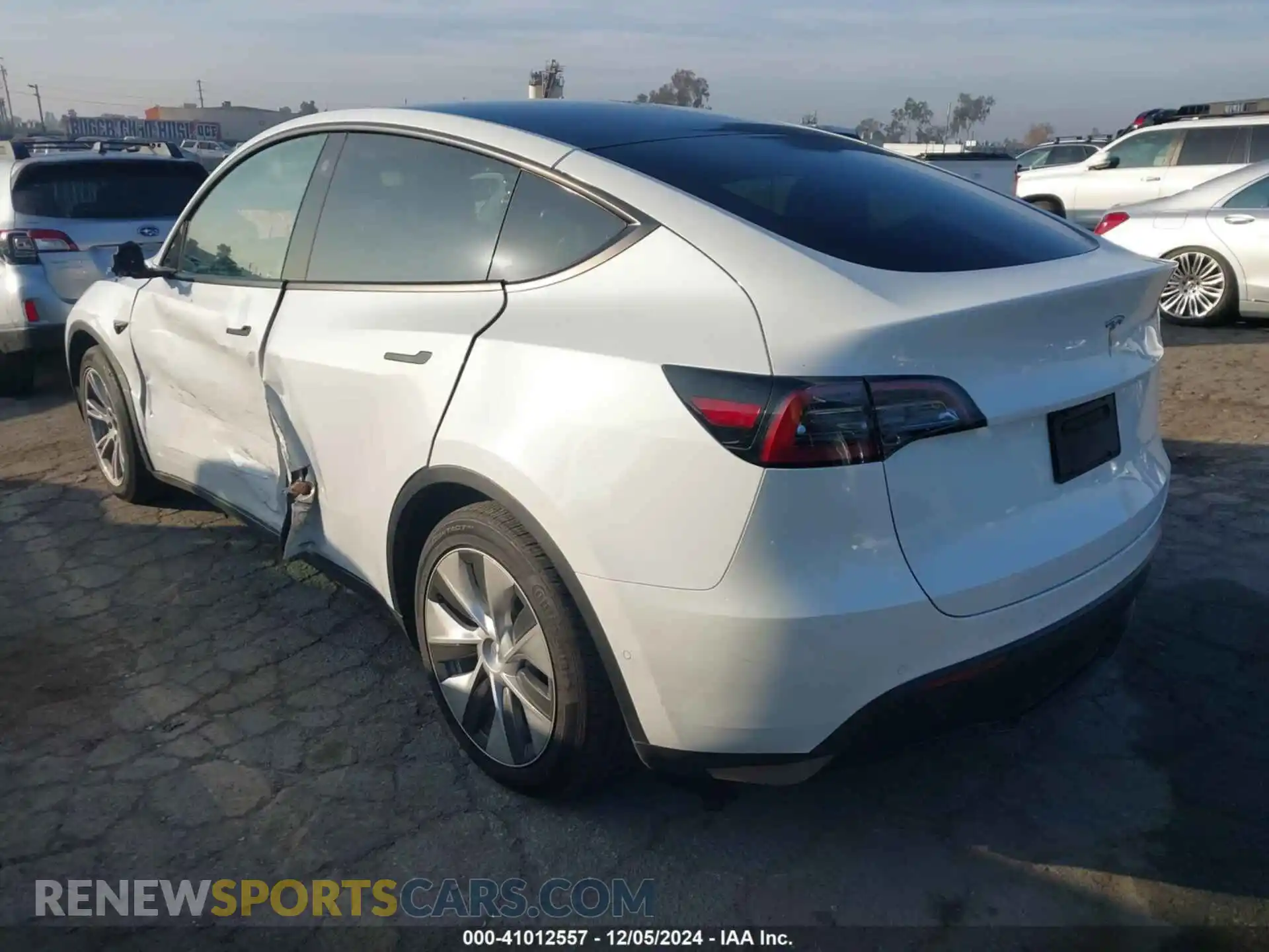 3 Photograph of a damaged car 7SAYGAEE0NF381840 TESLA MODEL Y 2022