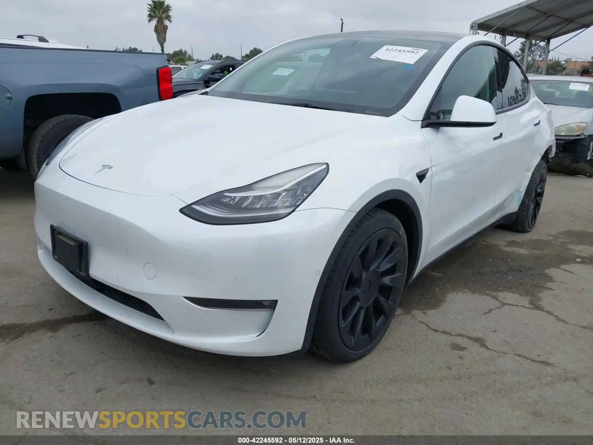 2 Photograph of a damaged car 7SAYGAEE1NF402341 TESLA MODEL Y 2022