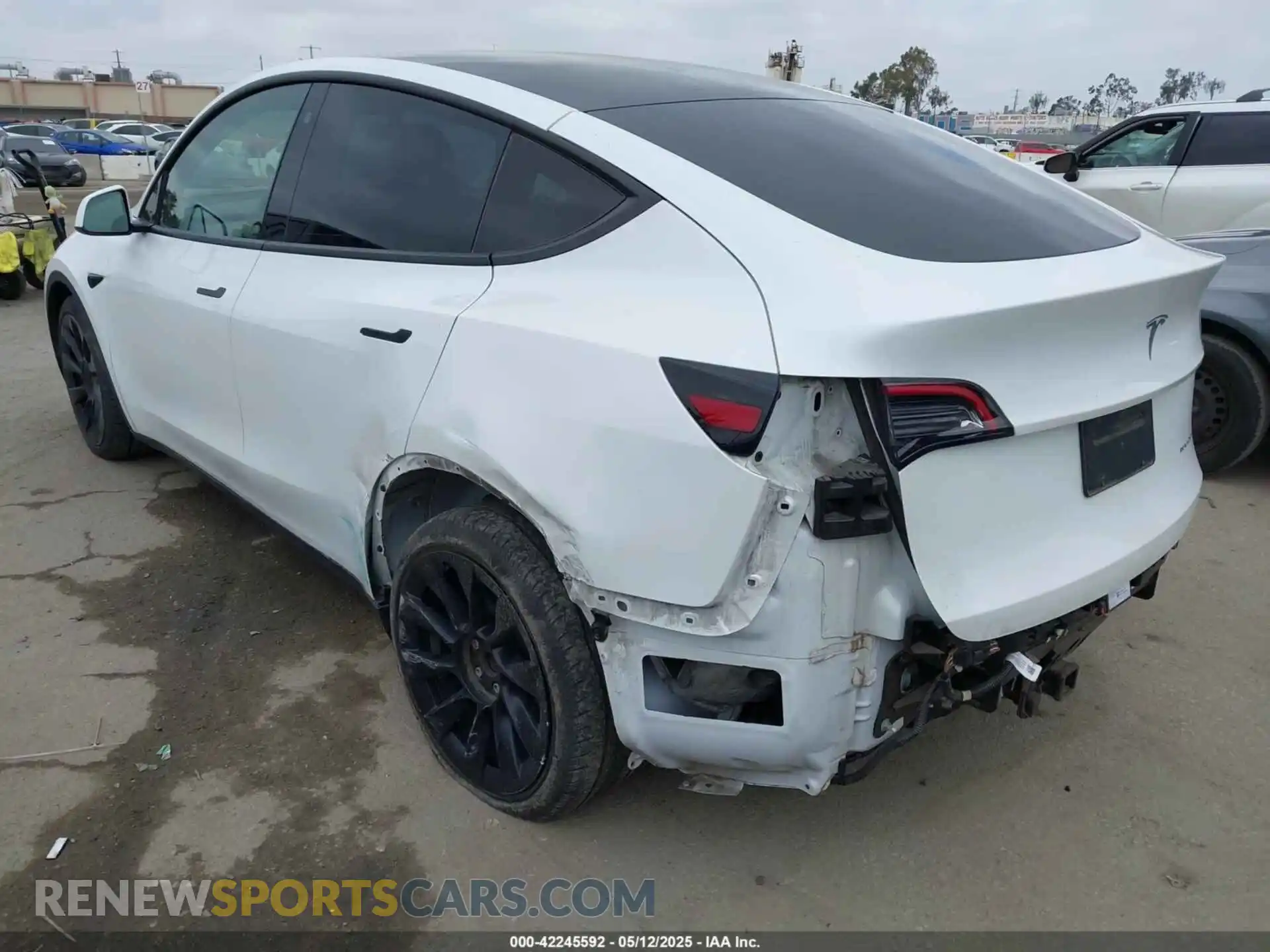 3 Photograph of a damaged car 7SAYGAEE1NF402341 TESLA MODEL Y 2022