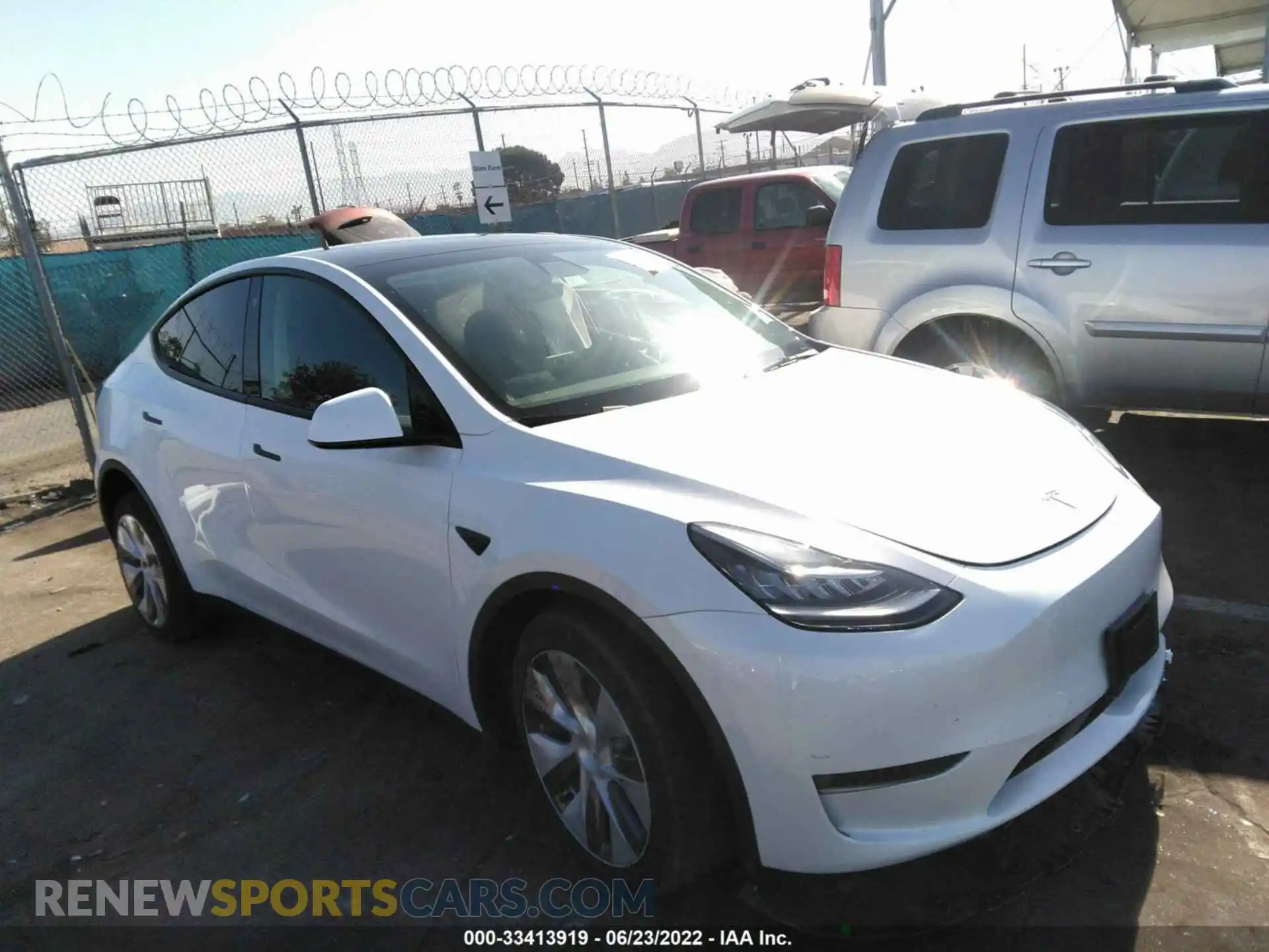 1 Photograph of a damaged car 7SAYGAEE4NF402494 TESLA MODEL Y 2022