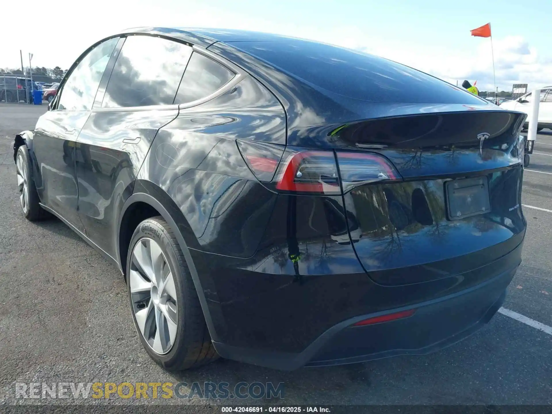 3 Photograph of a damaged car 7SAYGAEE4NF522330 TESLA MODEL Y 2022