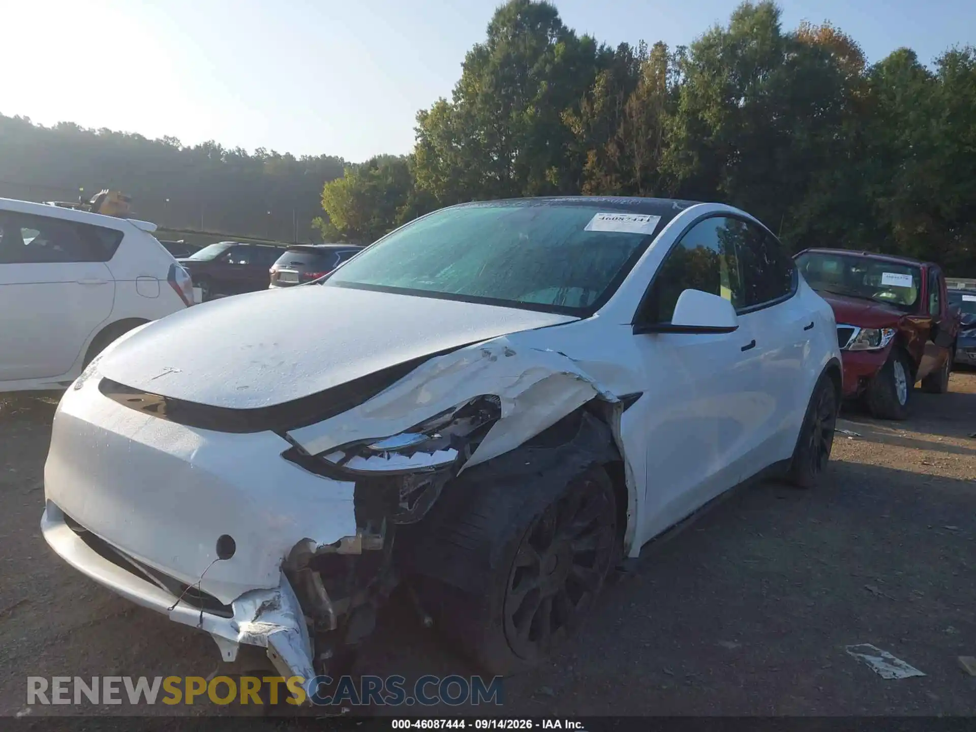 2 fotografías del automóvil dañado 7SAYGAEE6NF464561 TESLA MODEL Y 2022