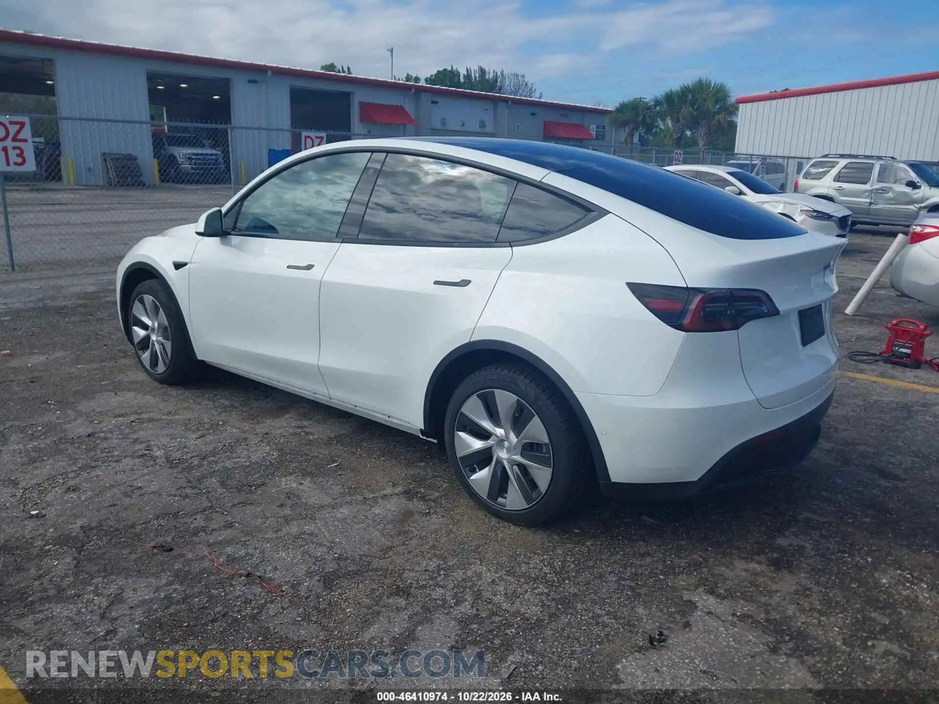 3 Photograph of a damaged car 7SAYGAEEXNF533364 TESLA MODEL Y 2022