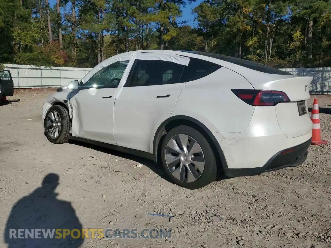 2 fotografías del automóvil dañado 7SAYGAEEXNF546955 TESLA MODEL Y 2022