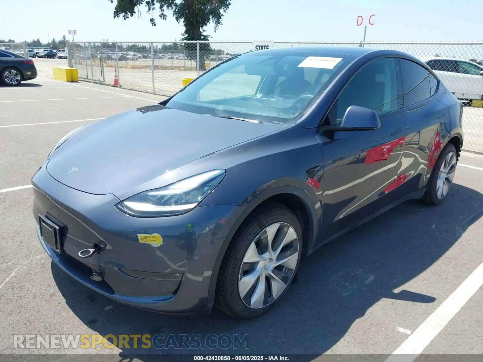 2 Photograph of a damaged car 7SAYGDEE1NF312334 TESLA MODEL Y 2022