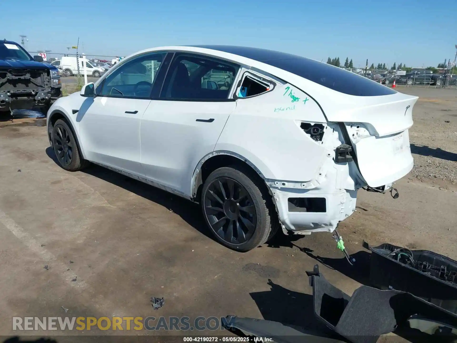 3 Photograph of a damaged car 7SAYGDEE1NF364241 TESLA MODEL Y 2022