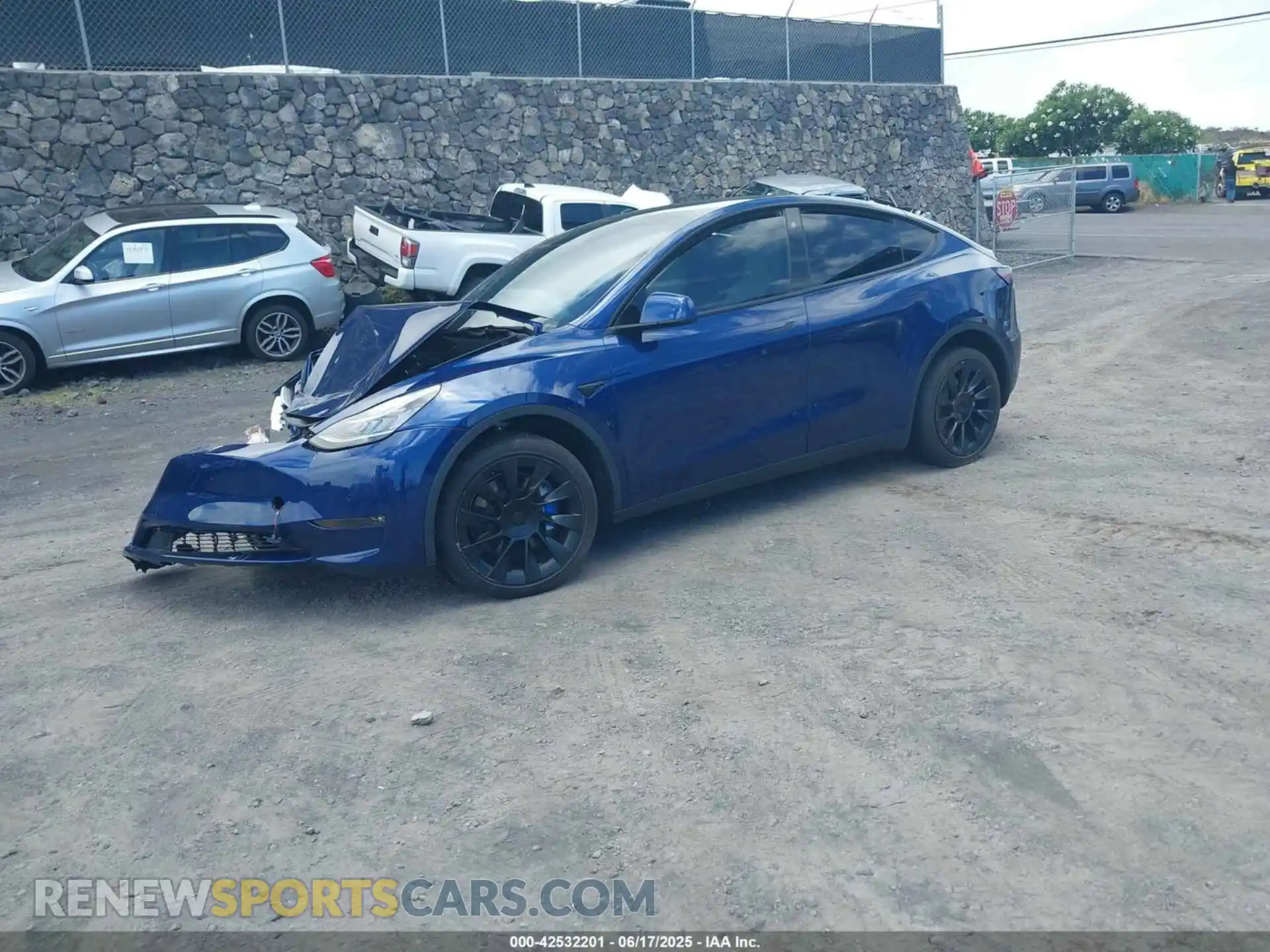 2 Photograph of a damaged car 7SAYGDEE1NF419321 TESLA MODEL Y 2022