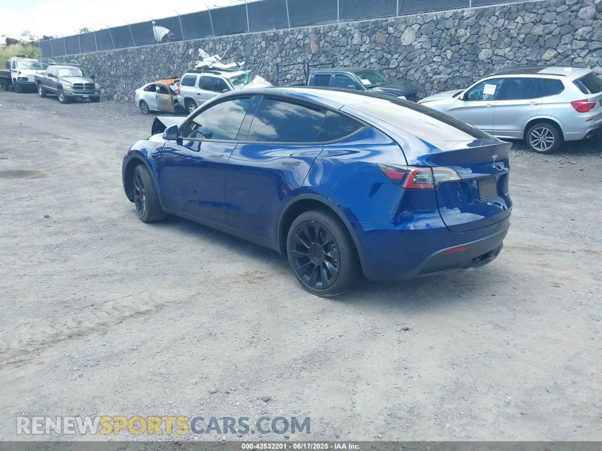 3 Photograph of a damaged car 7SAYGDEE1NF419321 TESLA MODEL Y 2022