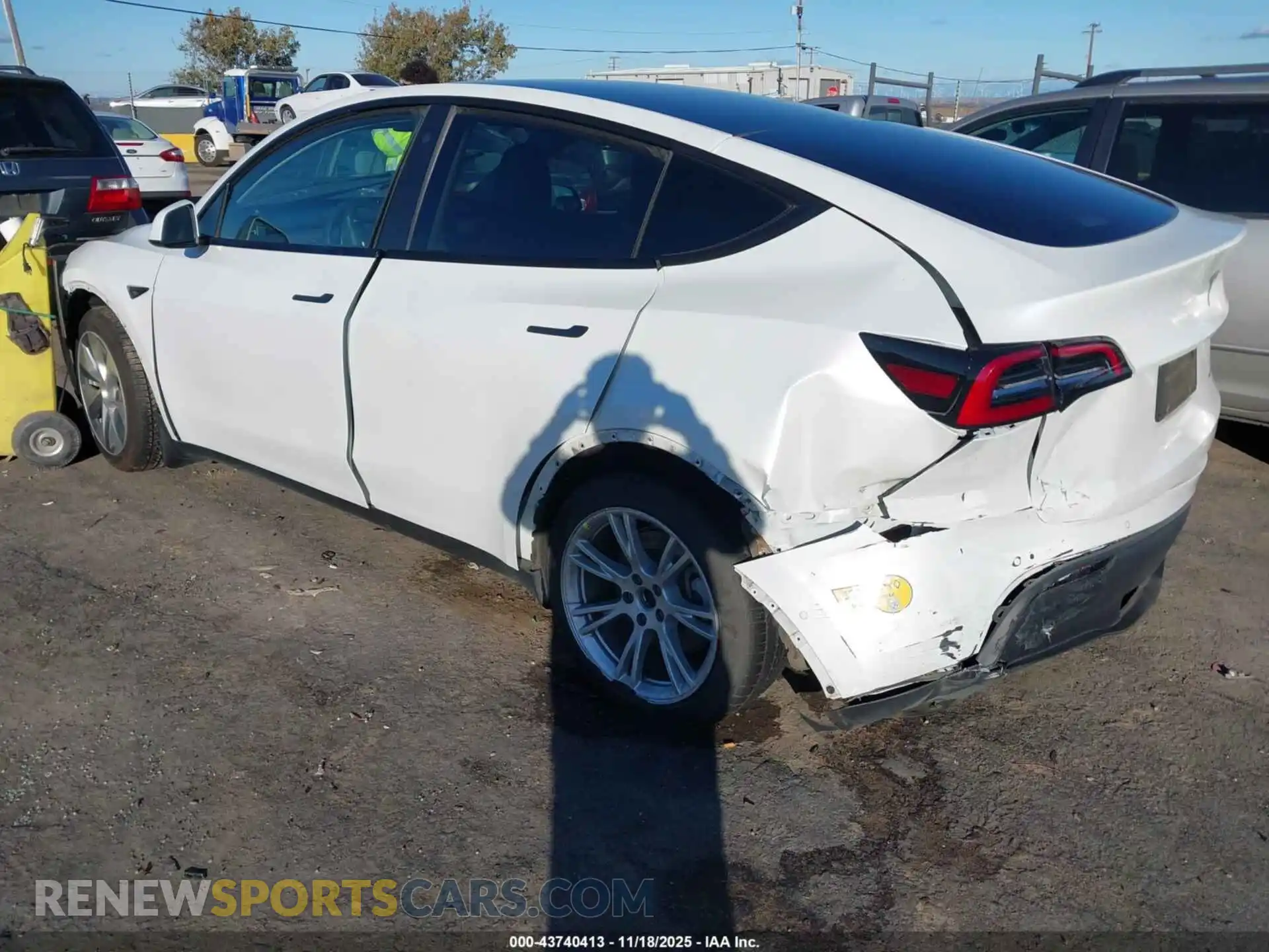 3 Photograph of a damaged car 7SAYGDEE1NF434806 TESLA MODEL Y 2022