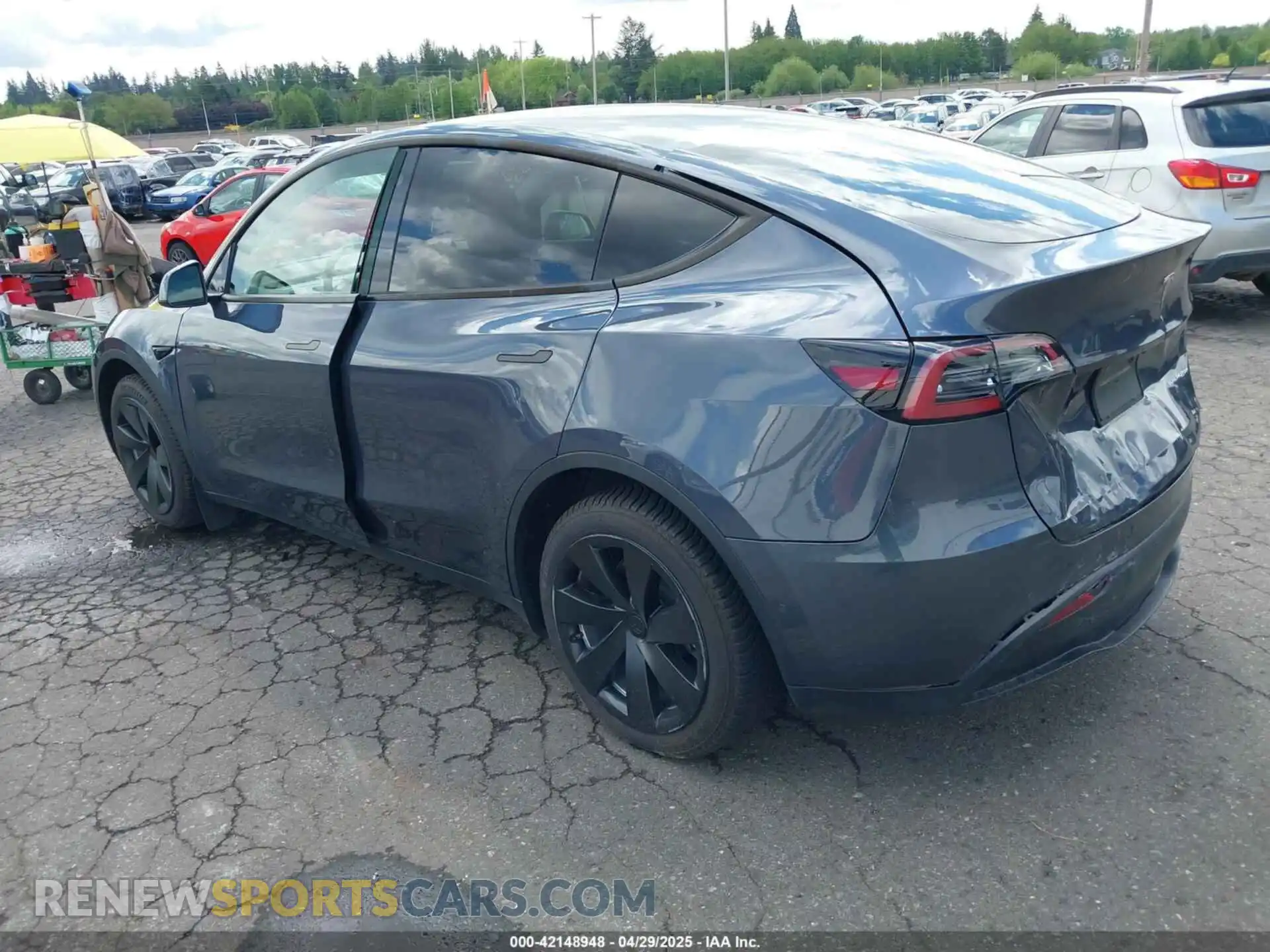 3 Photograph of a damaged car 7SAYGDEE1NF440153 TESLA MODEL Y 2022