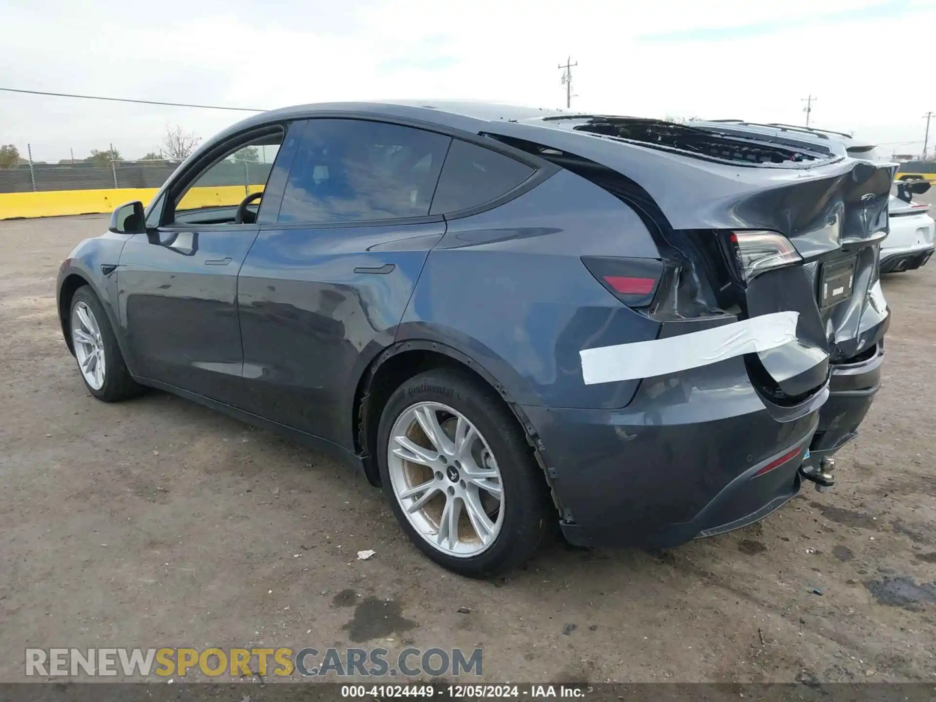 3 Photograph of a damaged car 7SAYGDEE1NF487442 TESLA MODEL Y 2022